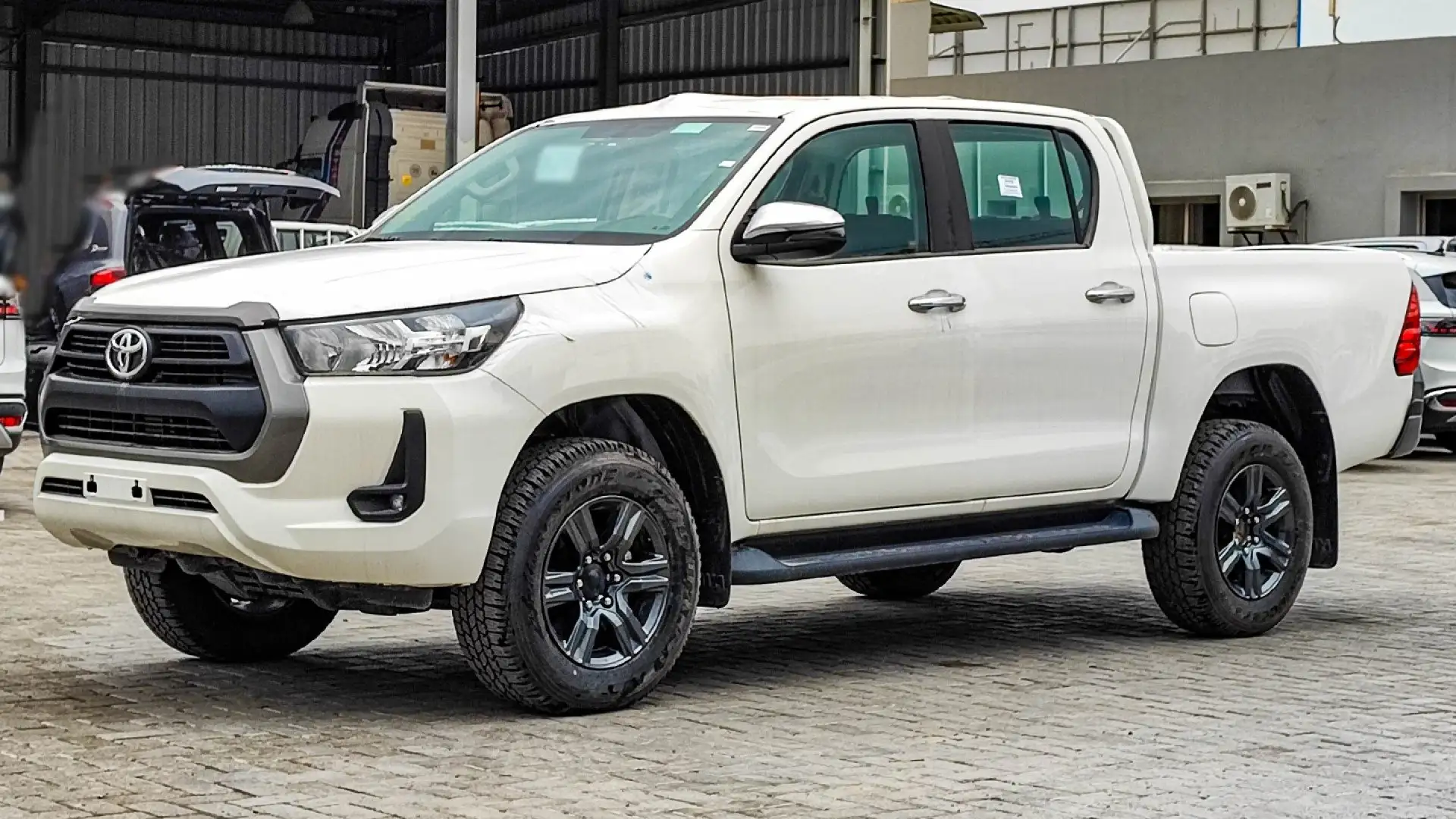 Toyota Hilux DC 2.4L MT 2023 HIGH NEW FACE *EXPORT OUT OF EU* White - 1