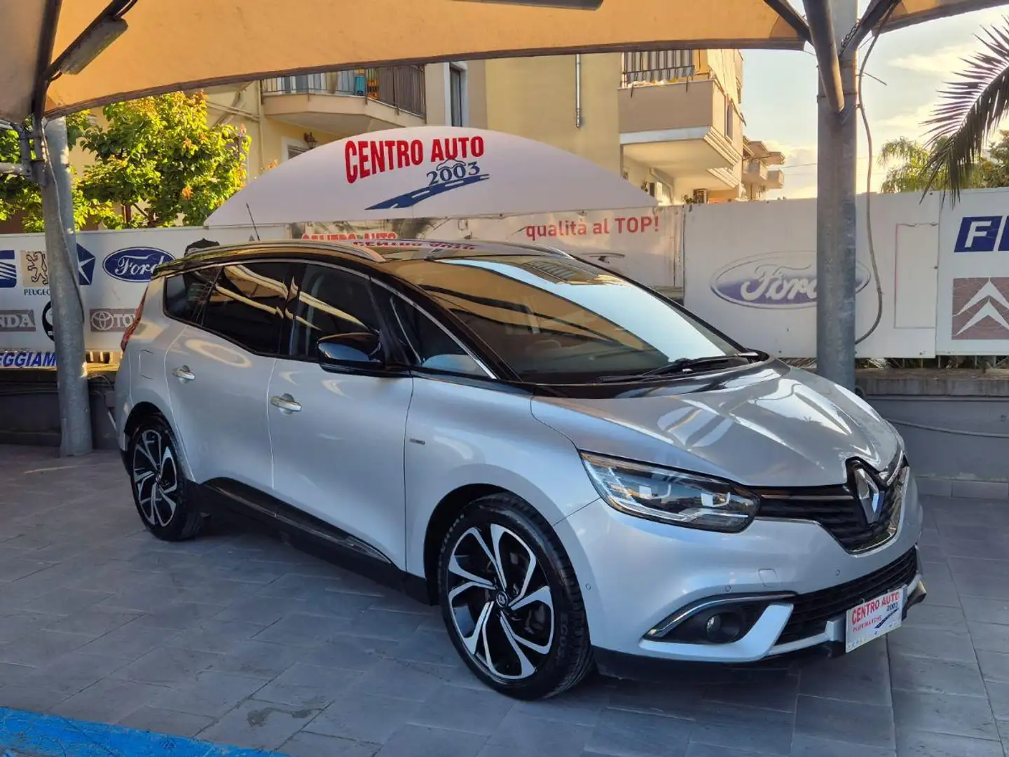 Renault Grand Scenic dCi 8V 110 CV EDC Energy Bose Wit - 1