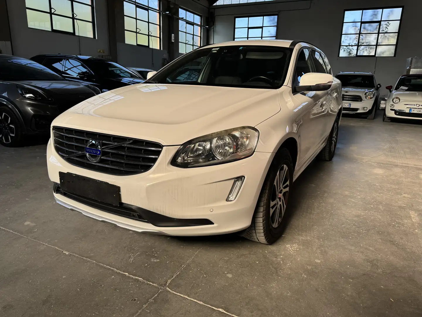 Volvo XC60 2.4 d4 R-design Kinetic awd 181cv geartronic - 2