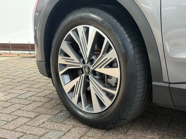 Audi Q4 e-tron view 9