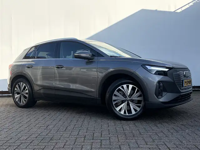 Audi Q4 e-tron view 28