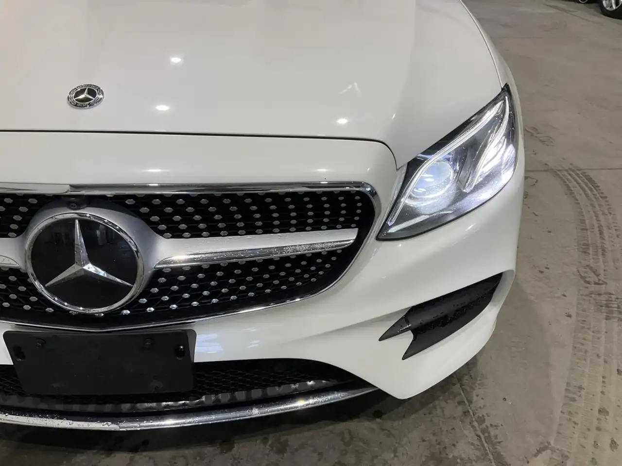Mercedes-Benz E-Class снимка Mercedes-Benz E-Class