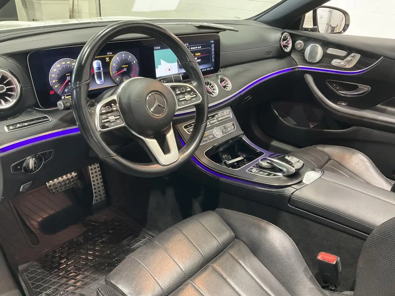 Mercedes-Benz E-Class снимка Mercedes-Benz E-Class