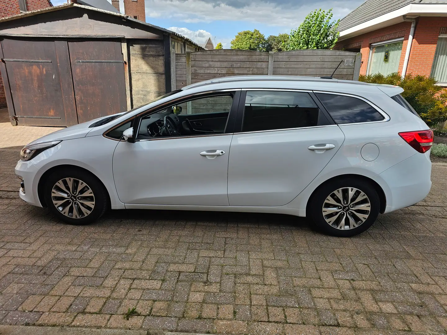 Kia Ceed SW / cee'd SW Kia Ceed sw Euro 6b Diesel In uitstekende staat! Fehér - 1