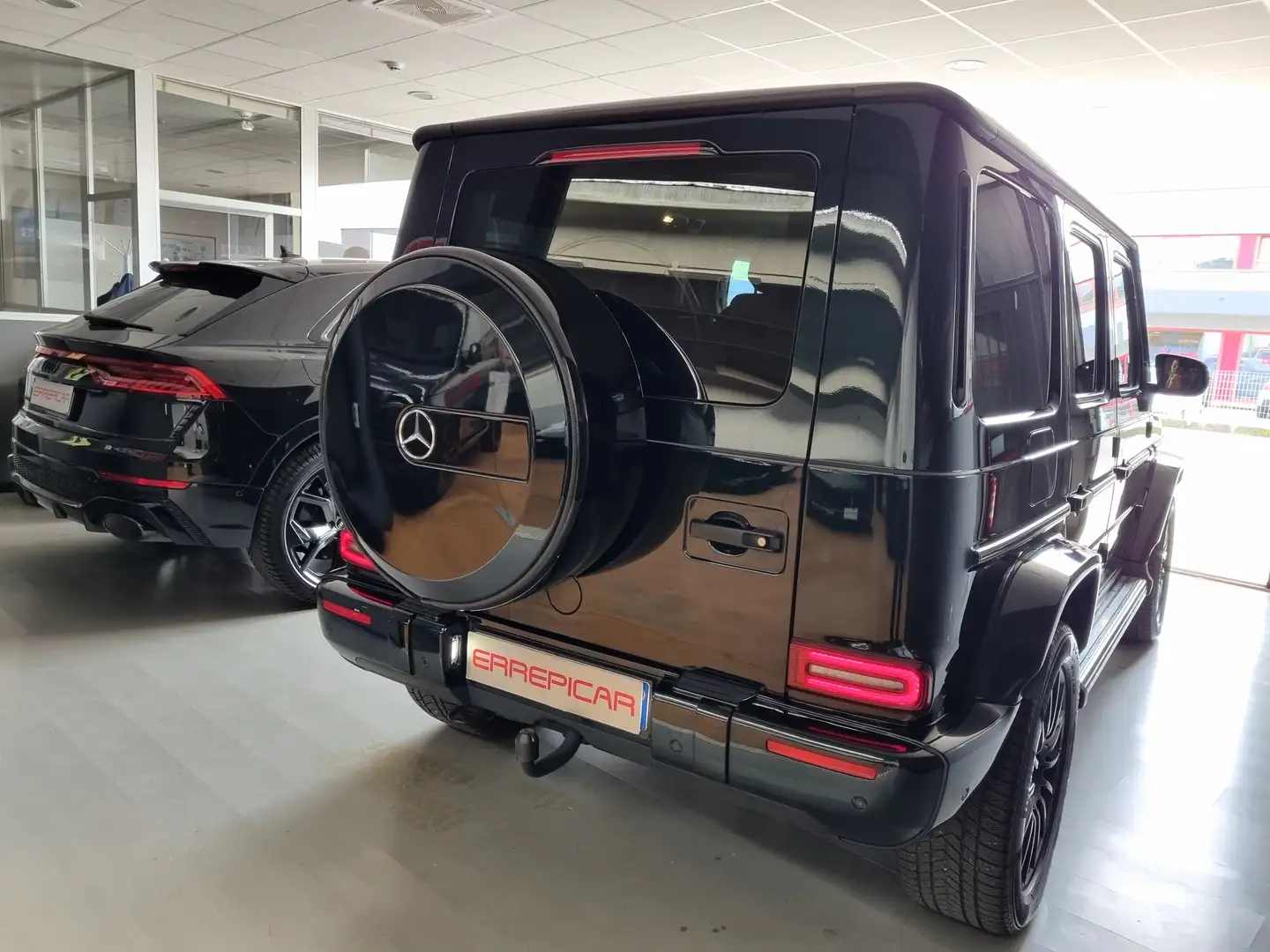 Mercedes-Benz G 350 d 286cv auto PREMIUM AMG LINE zelena - 2