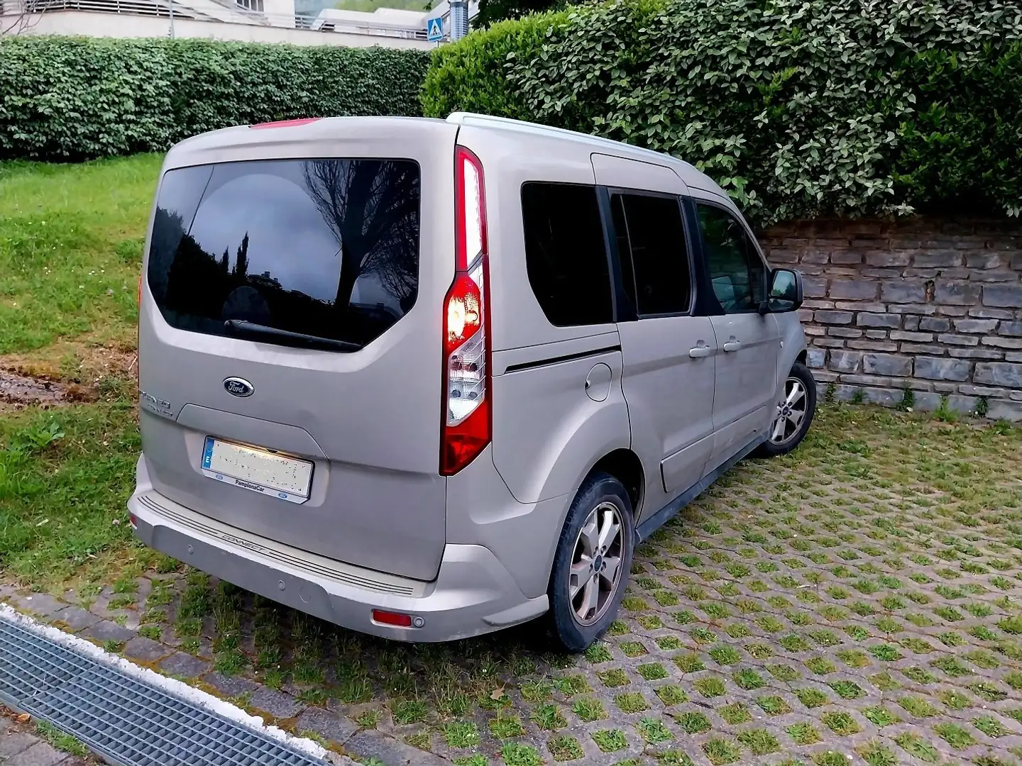 Ford Tourneo Connect 1.6TDCi Titanium 115 Beżowy - 1