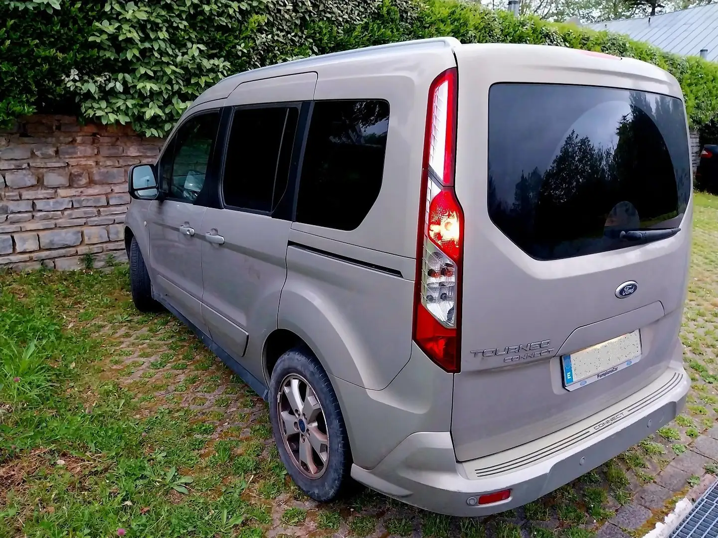 Ford Tourneo Connect 1.6TDCi Titanium 115 Beżowy - 2
