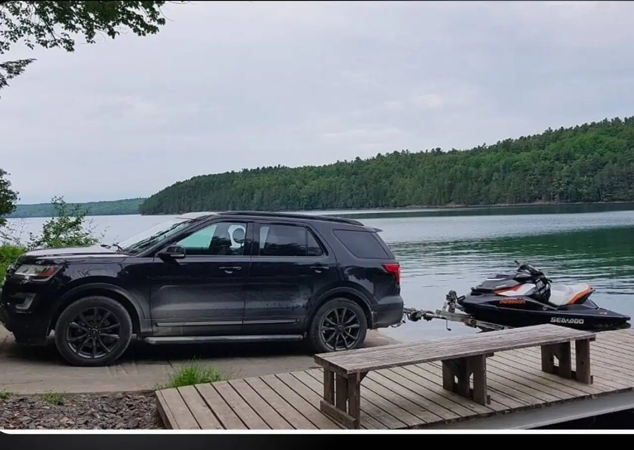 Ford Explorer снимка Ford Explorer
