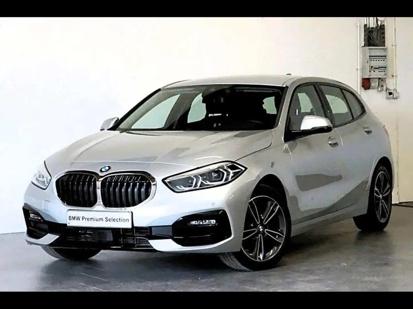 BMW 118 AUTOMAAT - SPORTLINE - LED - P Silber - 1