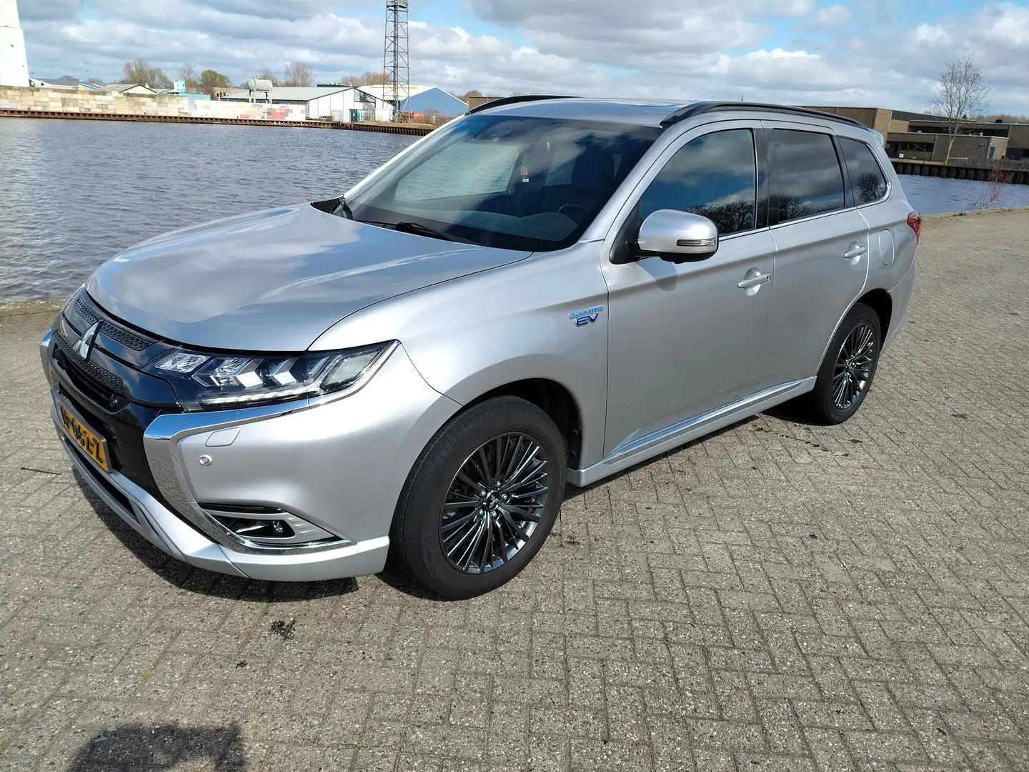 Mitsubishi Outlander Outlander+2.4+PHEV+S-Edition Zilver - 1