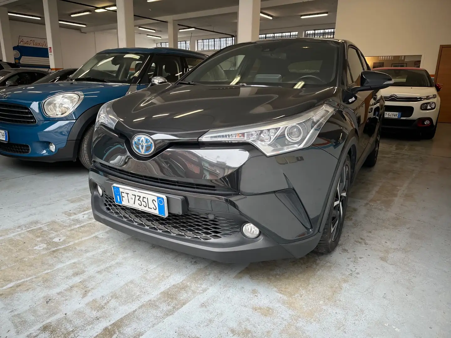 Toyota C-HR Toyota C-HR 1.8 Hybrid E-CVT Business C-HR 1.8 Hyb Schwarz - 1