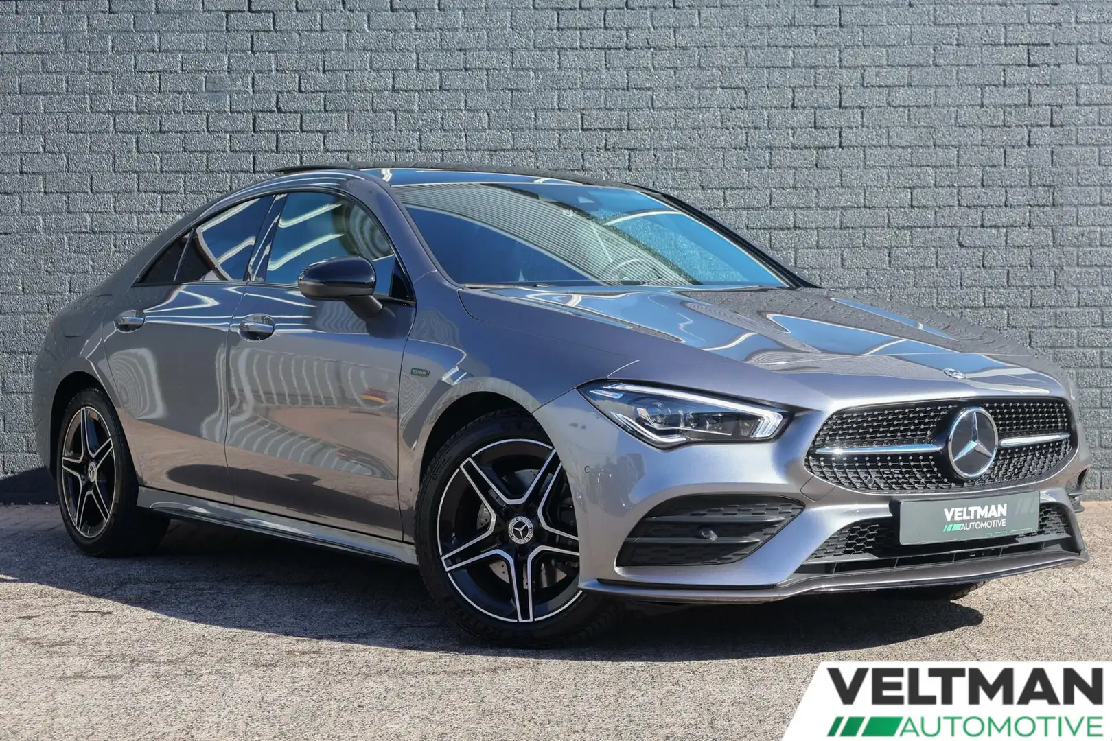 Mercedes-Benz CLA 250 e AMG Line PANORAMDAK SFEERVERLICHTING MEMORY STOE Grijs - 2