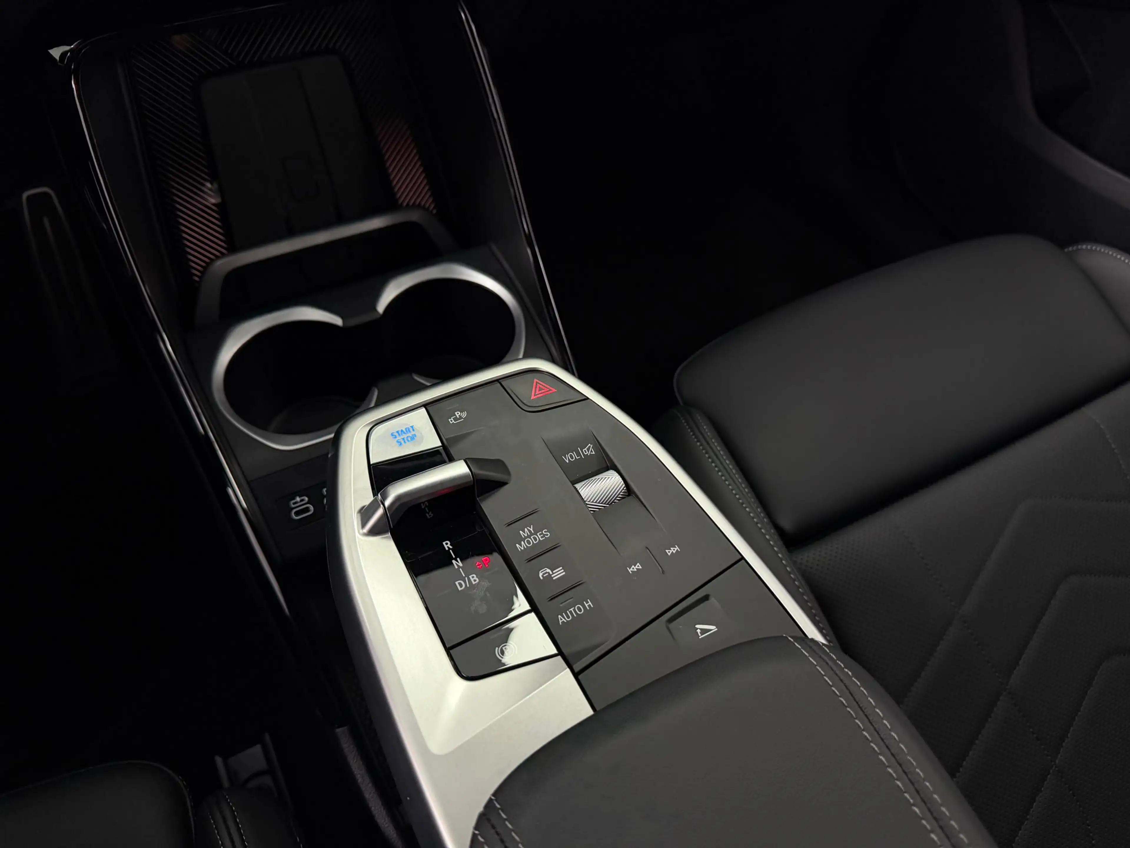 BMW X2 30 xDrive M-Sport HUD*H K*ICONIC*AHK*MASSAGE — photo 13