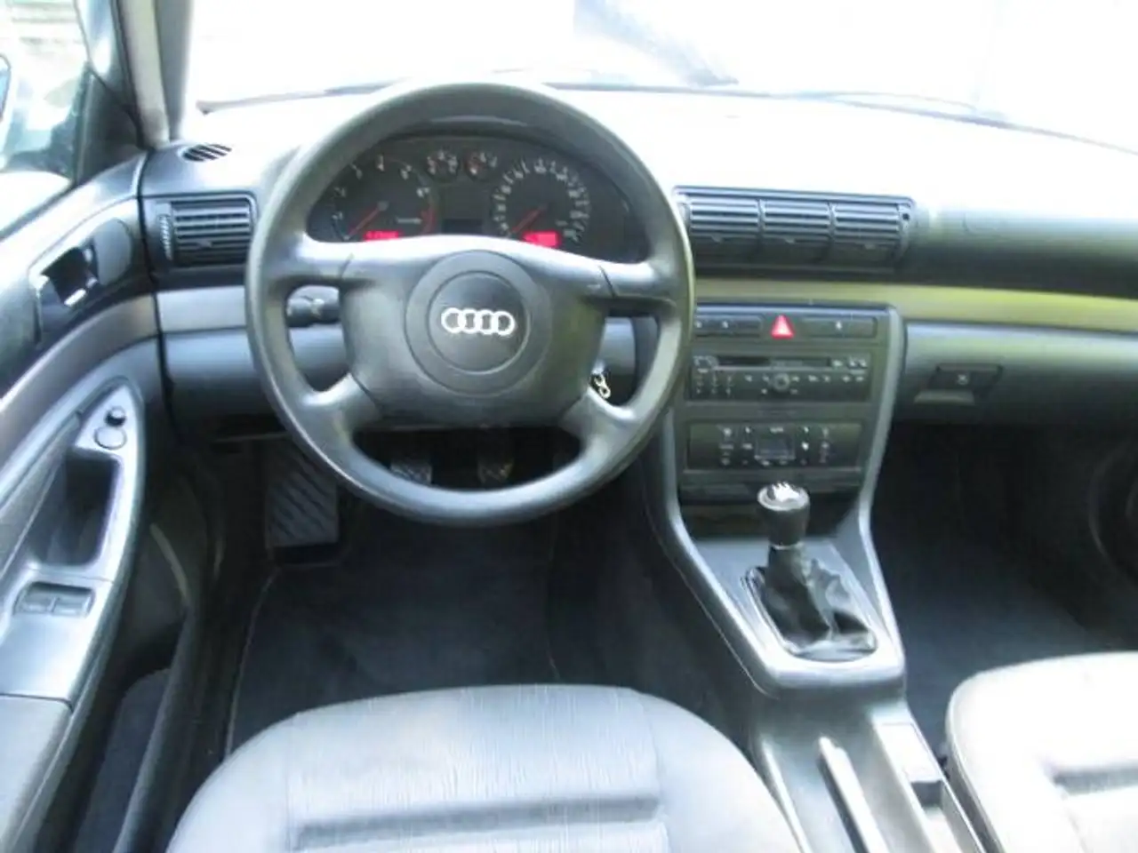 Audi A4 1.8 + 2.HAND+TÜV=05/2027+KLIMA+VIELE EXTRAS, foto 11