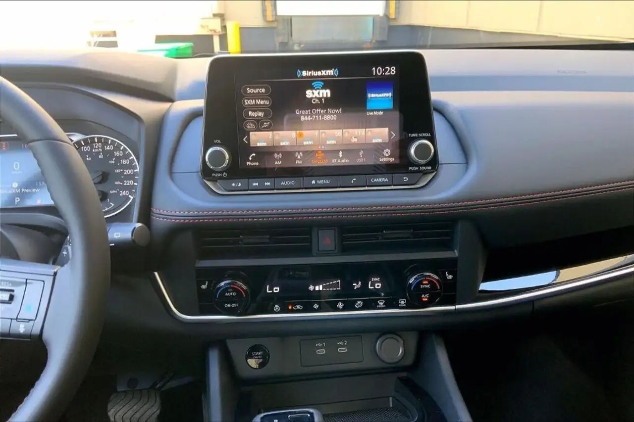 Nissan Rogue снимка Nissan Rogue