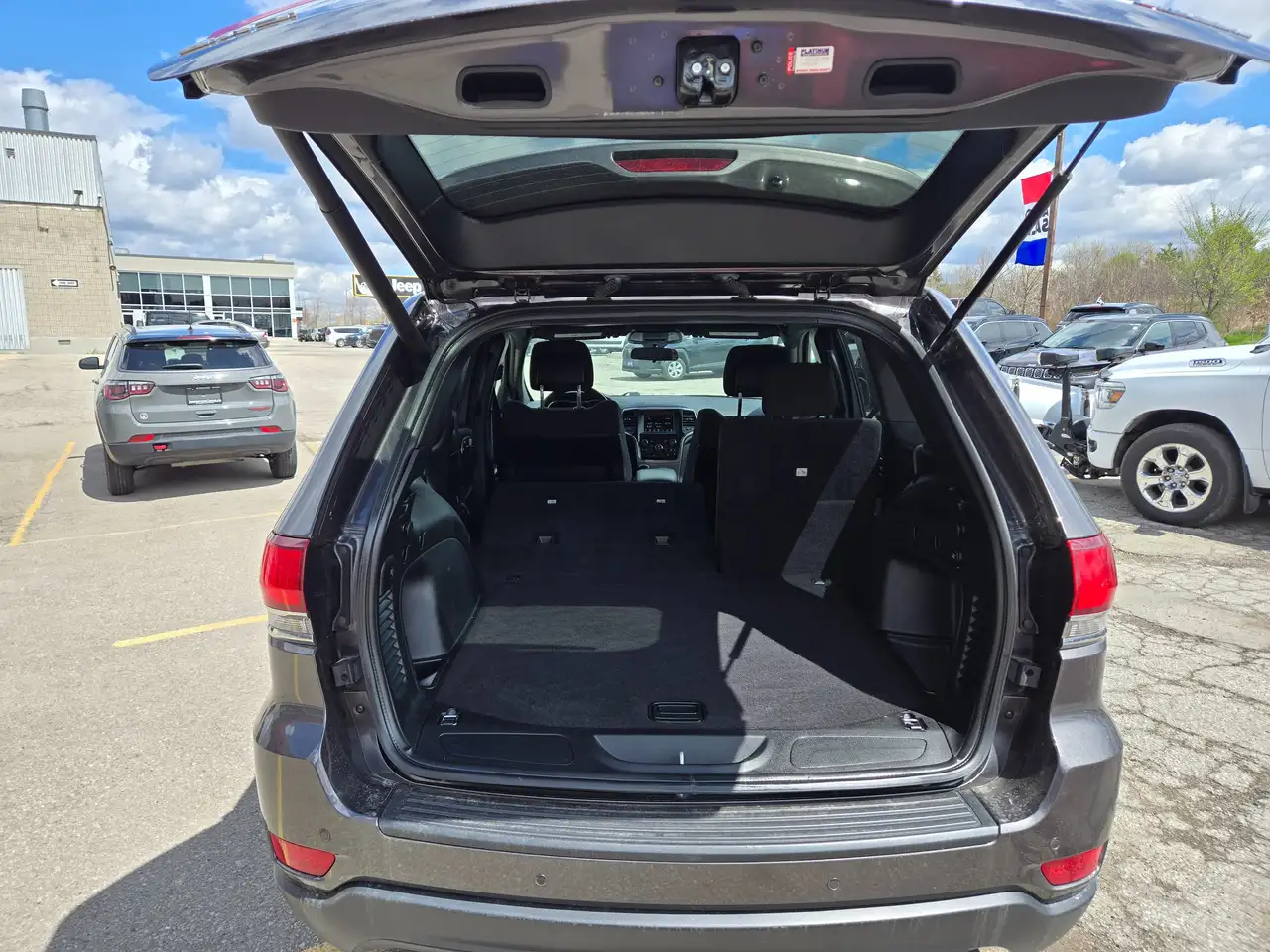 Jeep Grand Cherokee снимка Jeep Grand Cherokee