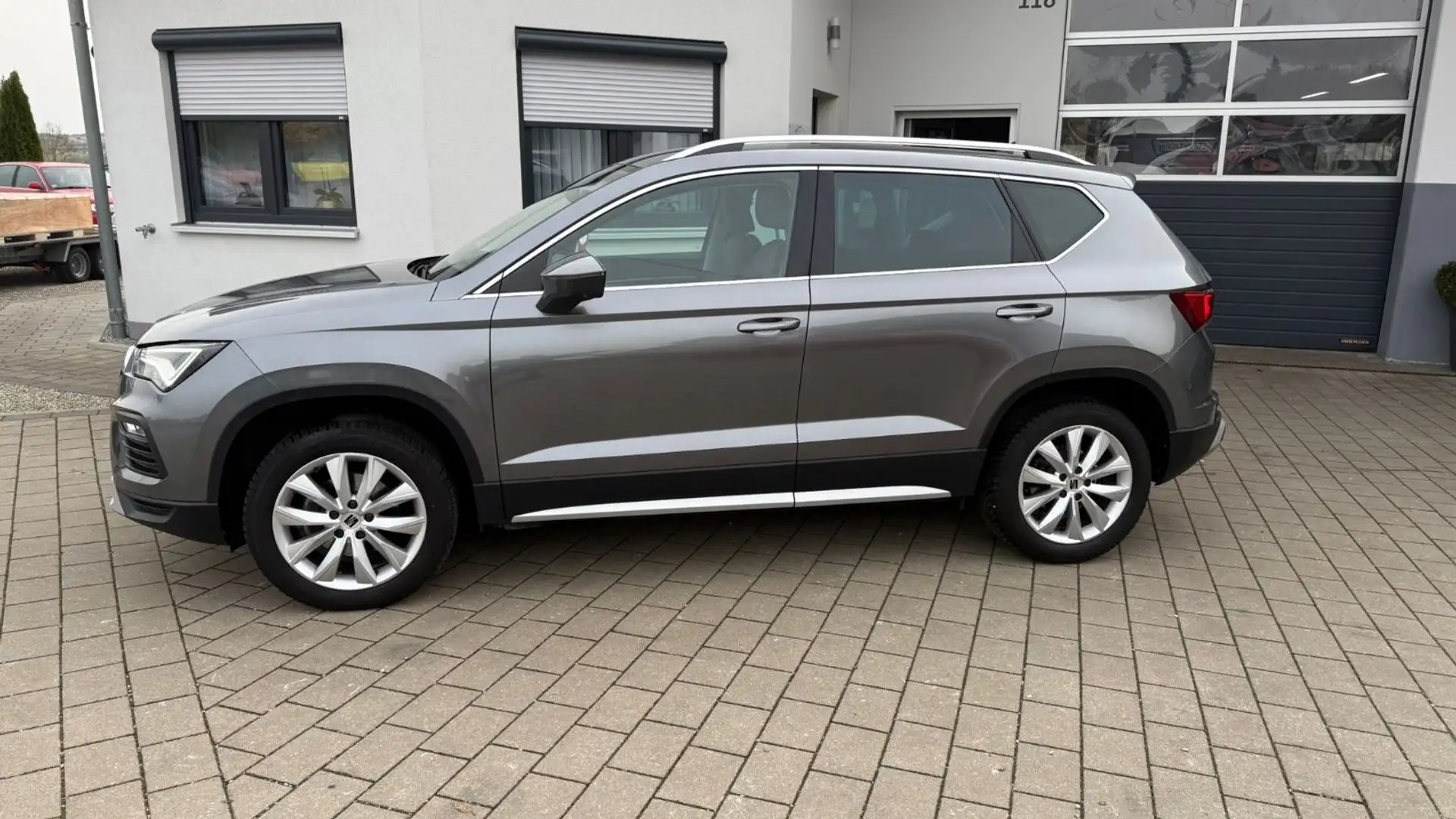 SEAT Ateca Xperience DSG*I HAND*LED*NAVI*SOUNDSYSTEM* Grau - 2