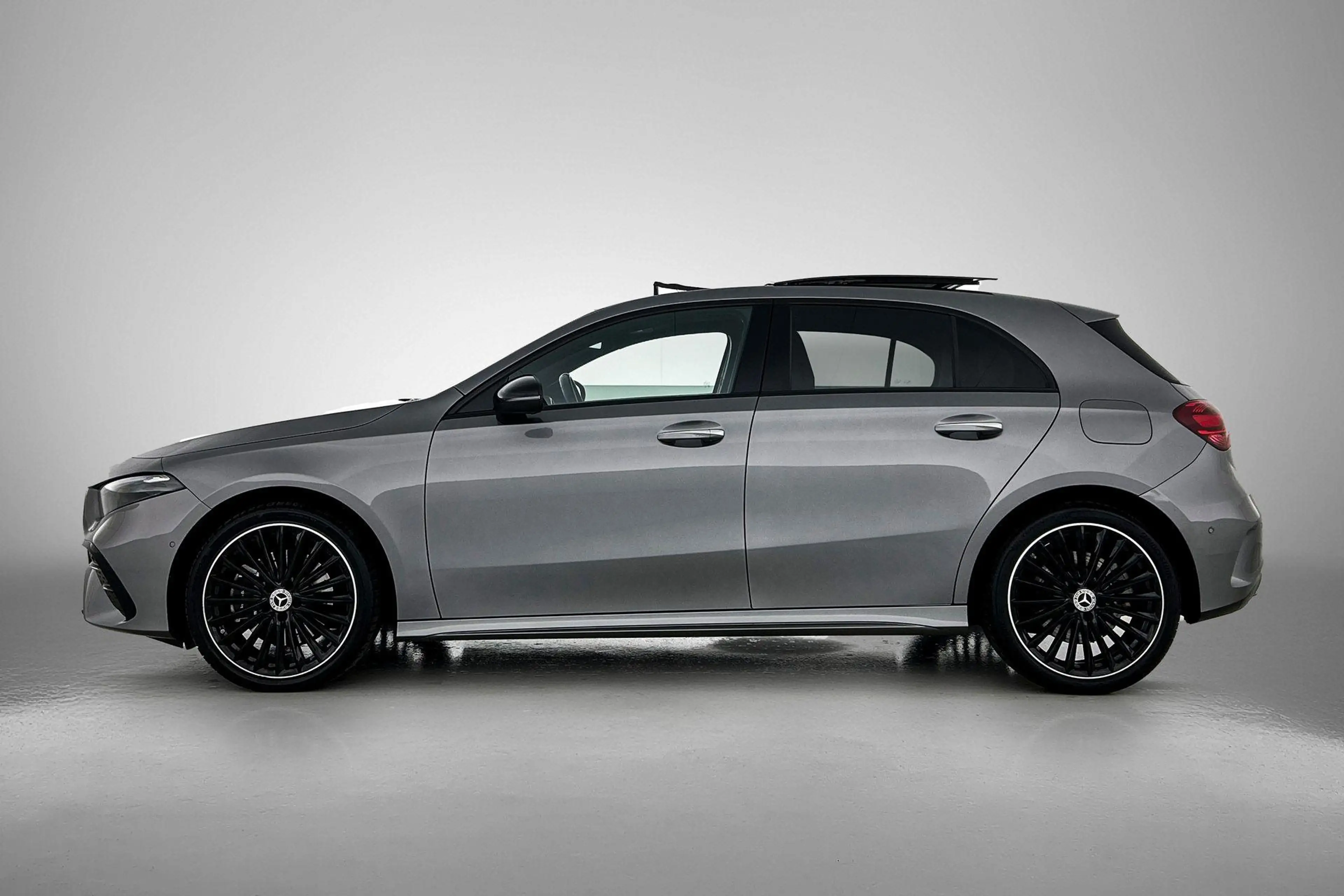 Mercedes-Benz A 250 A 250e Automaat AMG Line | Nightpakket | Panoramad — photo 2