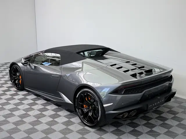 Lamborghini Huracan view 5