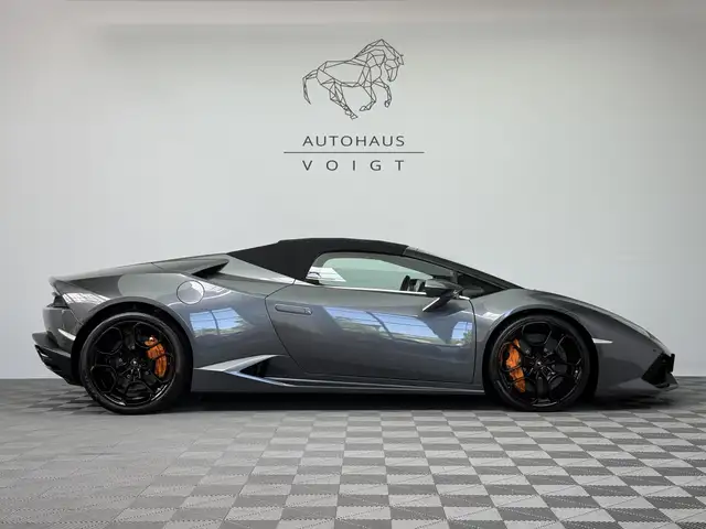 Lamborghini Huracan view 7