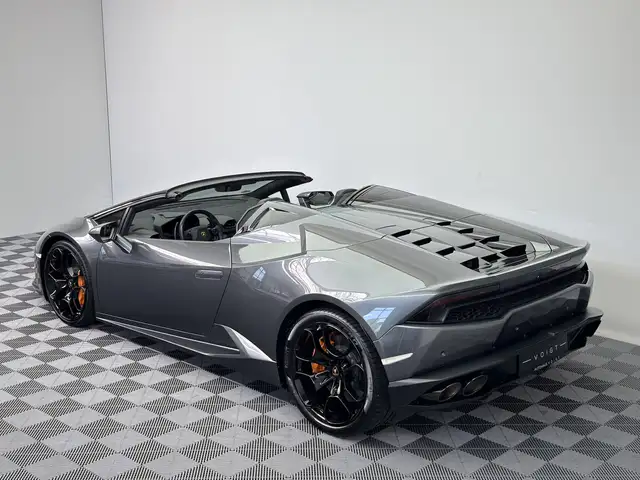 Lamborghini Huracan view 6