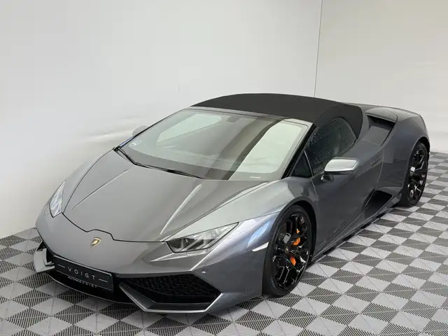 Lamborghini Huracan view 3