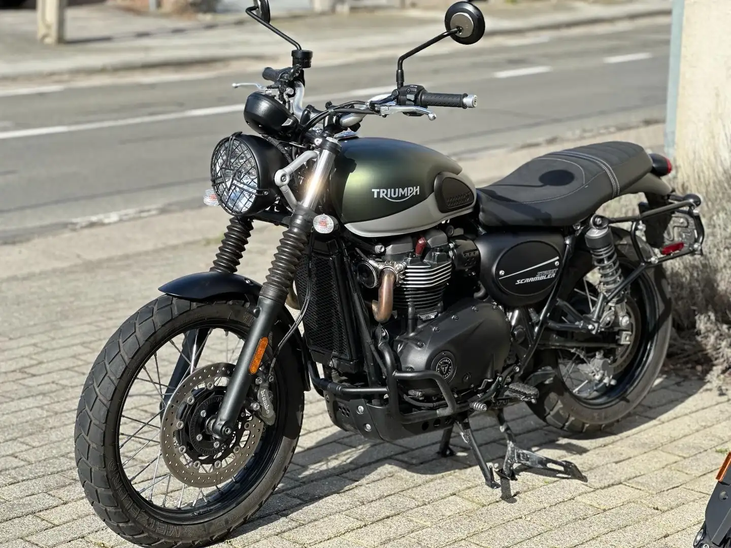 Triumph Street Scrambler 900 - 1