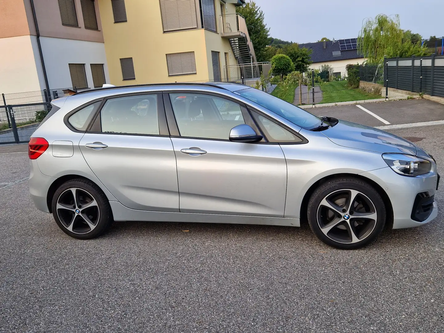 BMW 216 216d Active Tourer Grau - 2