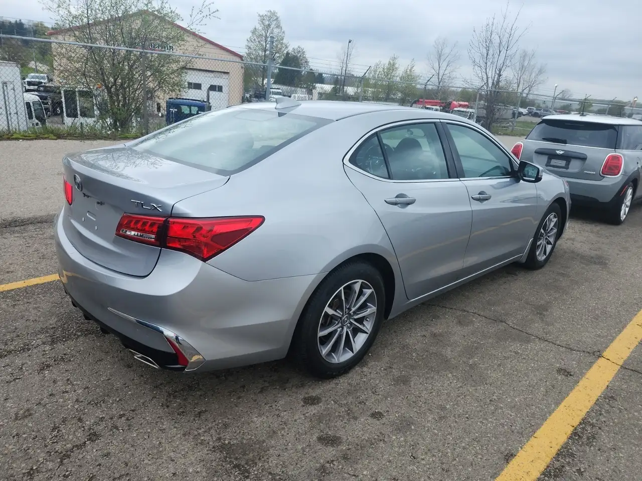 Acura TLX снимка Acura TLX