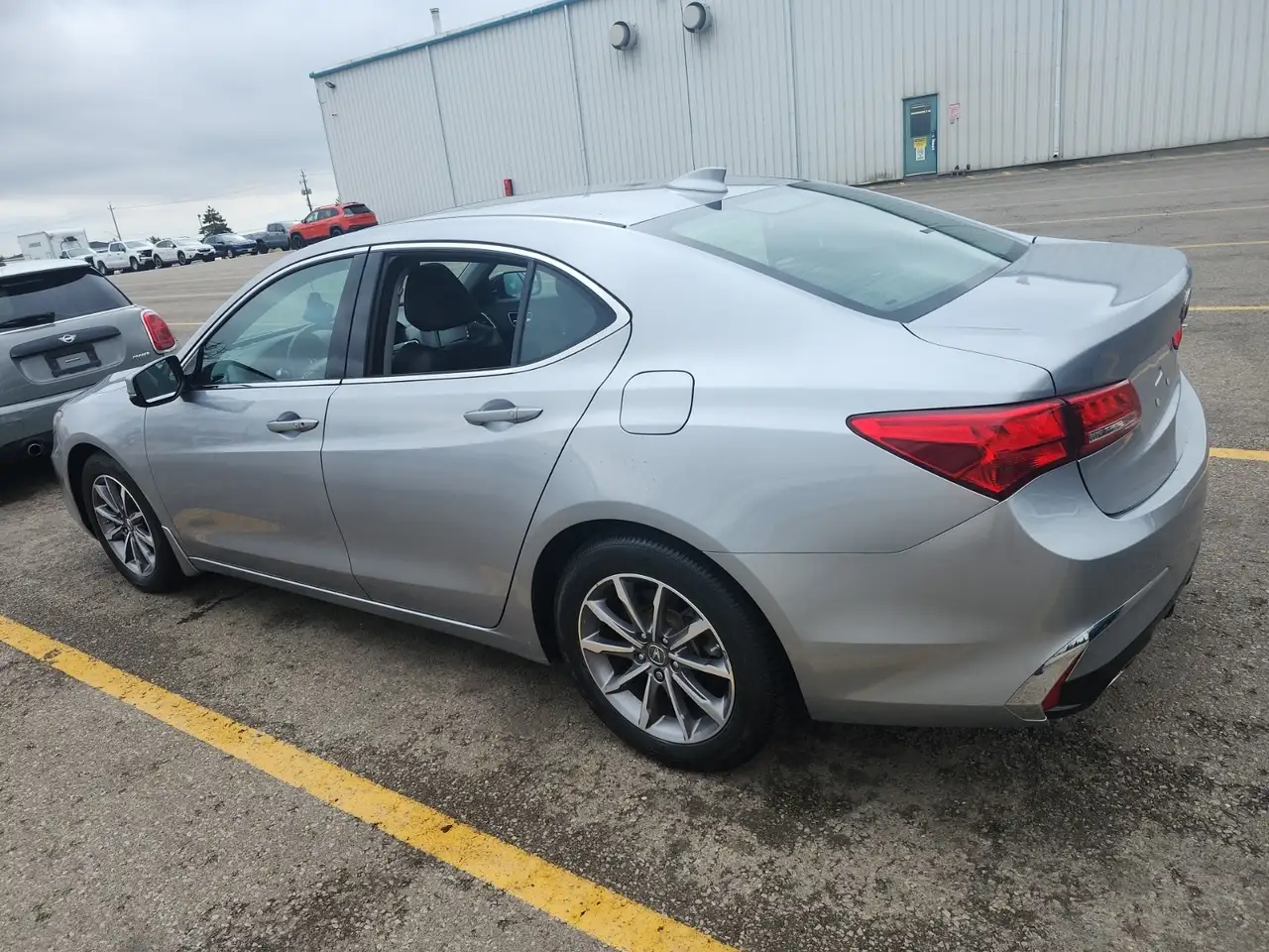 Acura TLX снимка Acura TLX