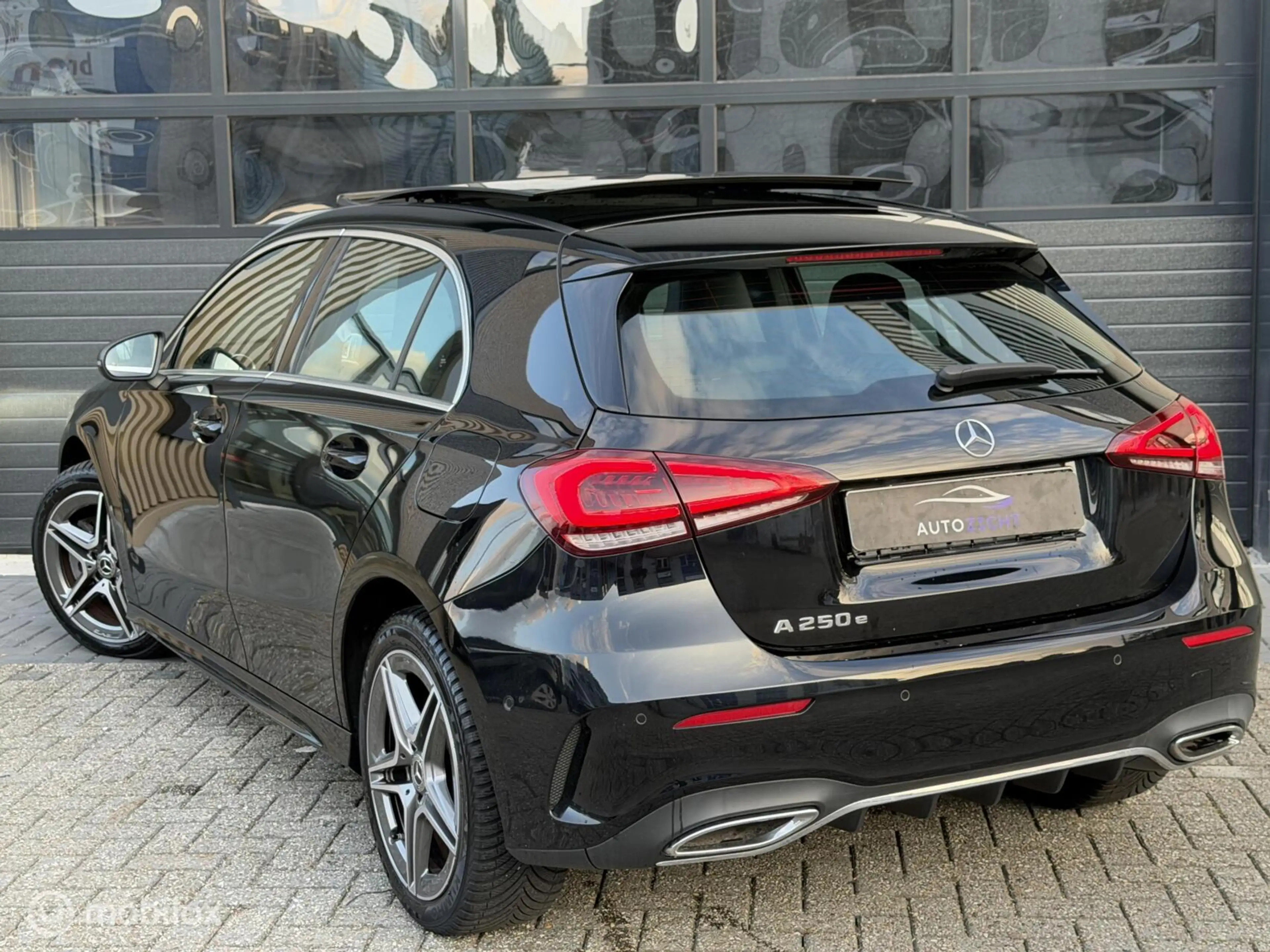 Mercedes-Benz A 250 e Premium Plus | AMG | Pano | ACC |360 — photo 4
