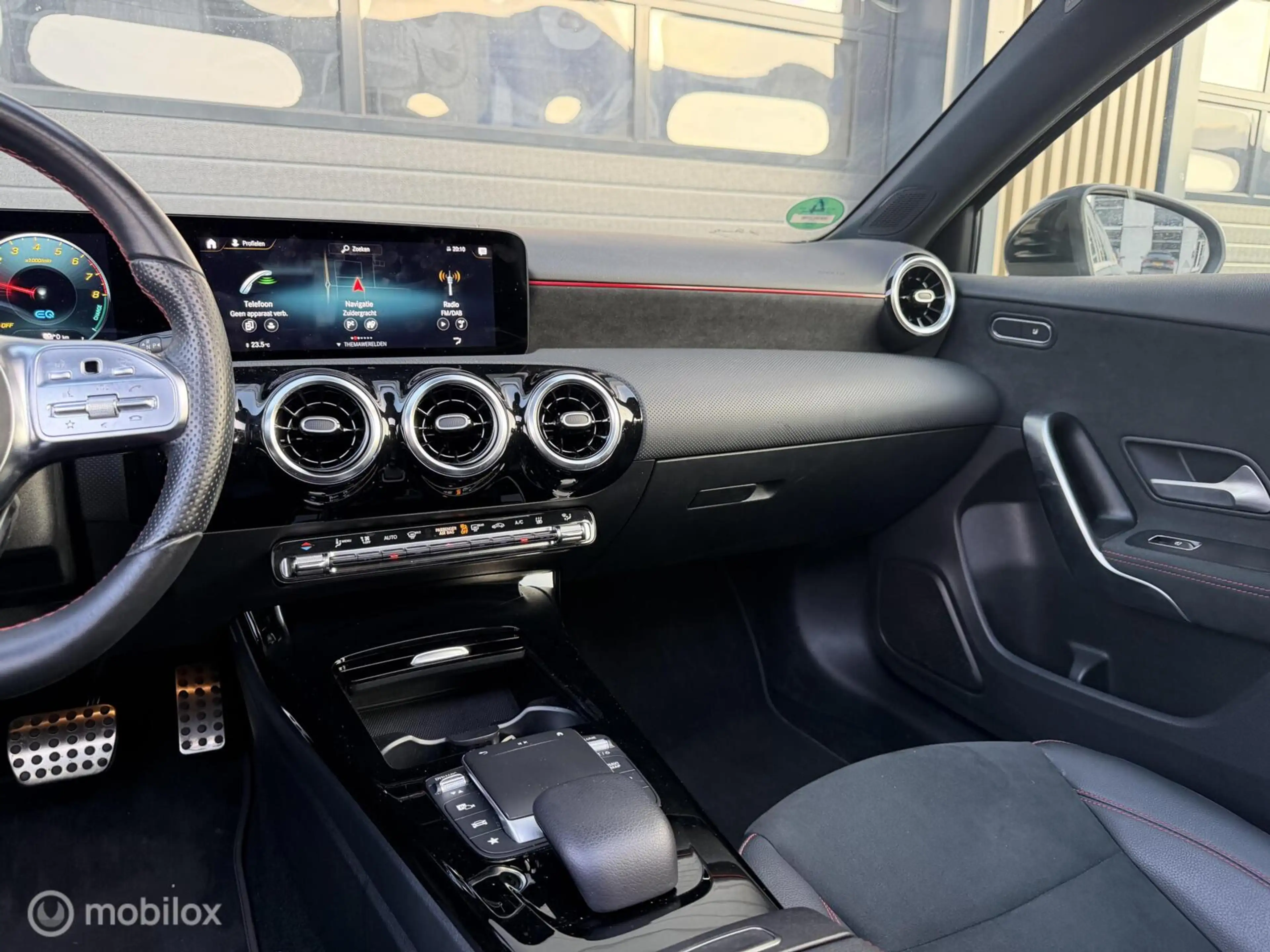 Mercedes-Benz A 250 e Premium Plus | AMG | Pano | ACC |360 — photo 25