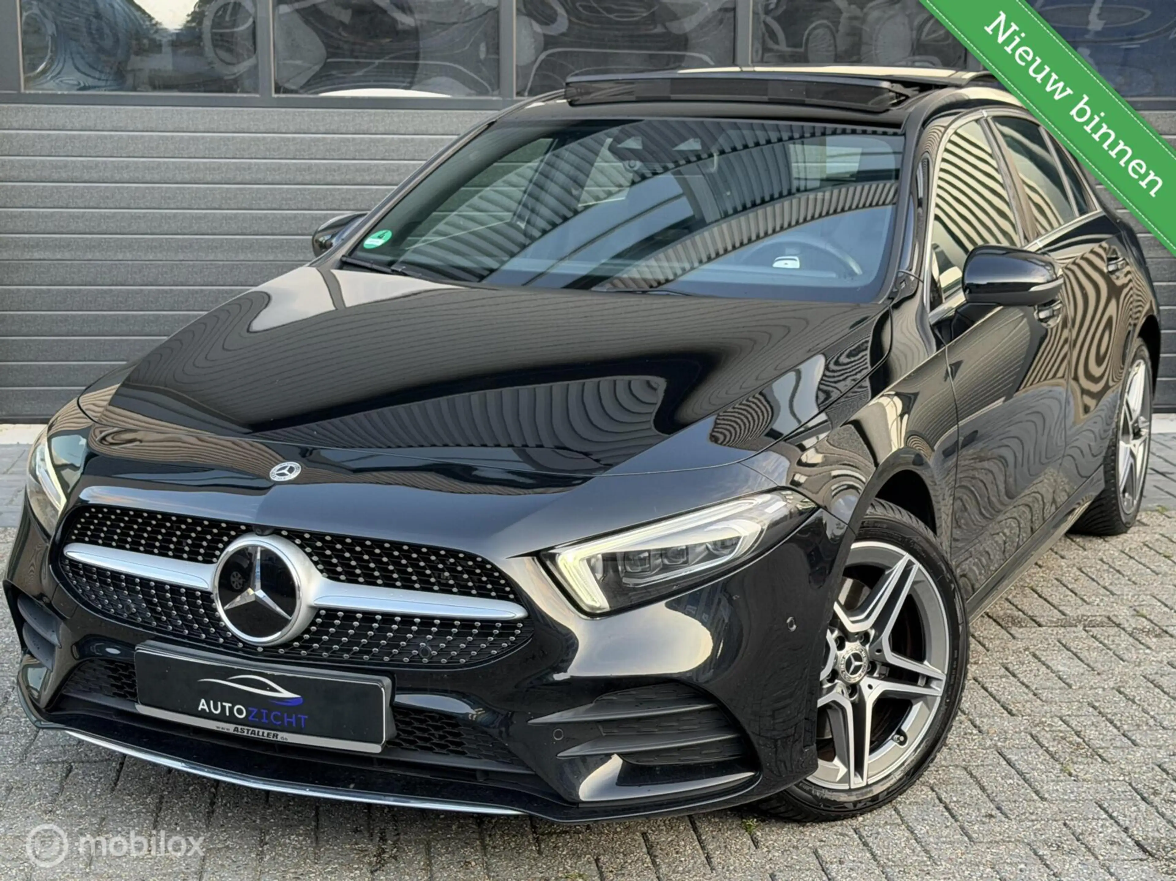 Mercedes-Benz A 250 e Premium Plus | AMG | Pano | ACC |360