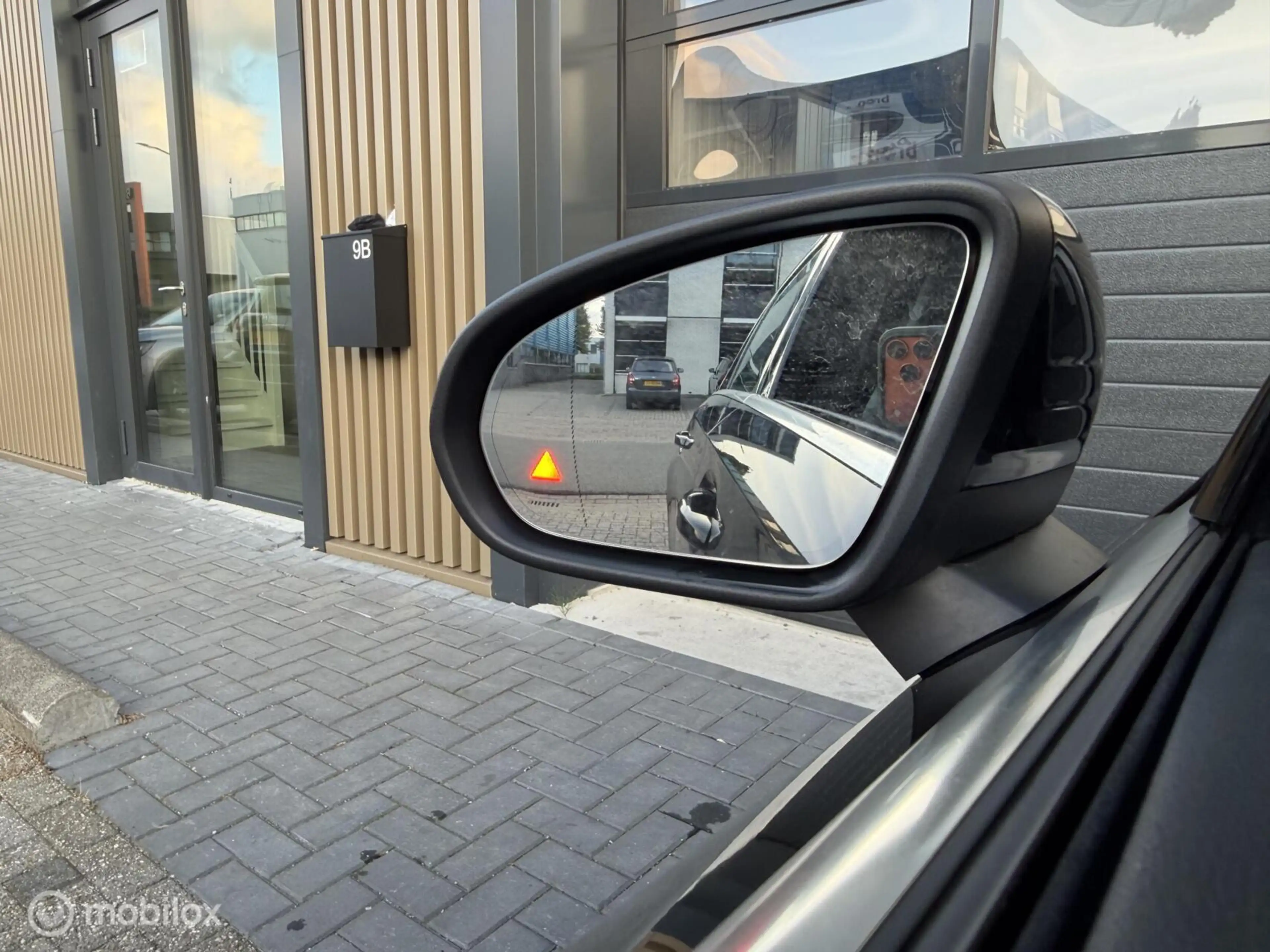 Mercedes-Benz A 250 e Premium Plus | AMG | Pano | ACC |360 — photo 15
