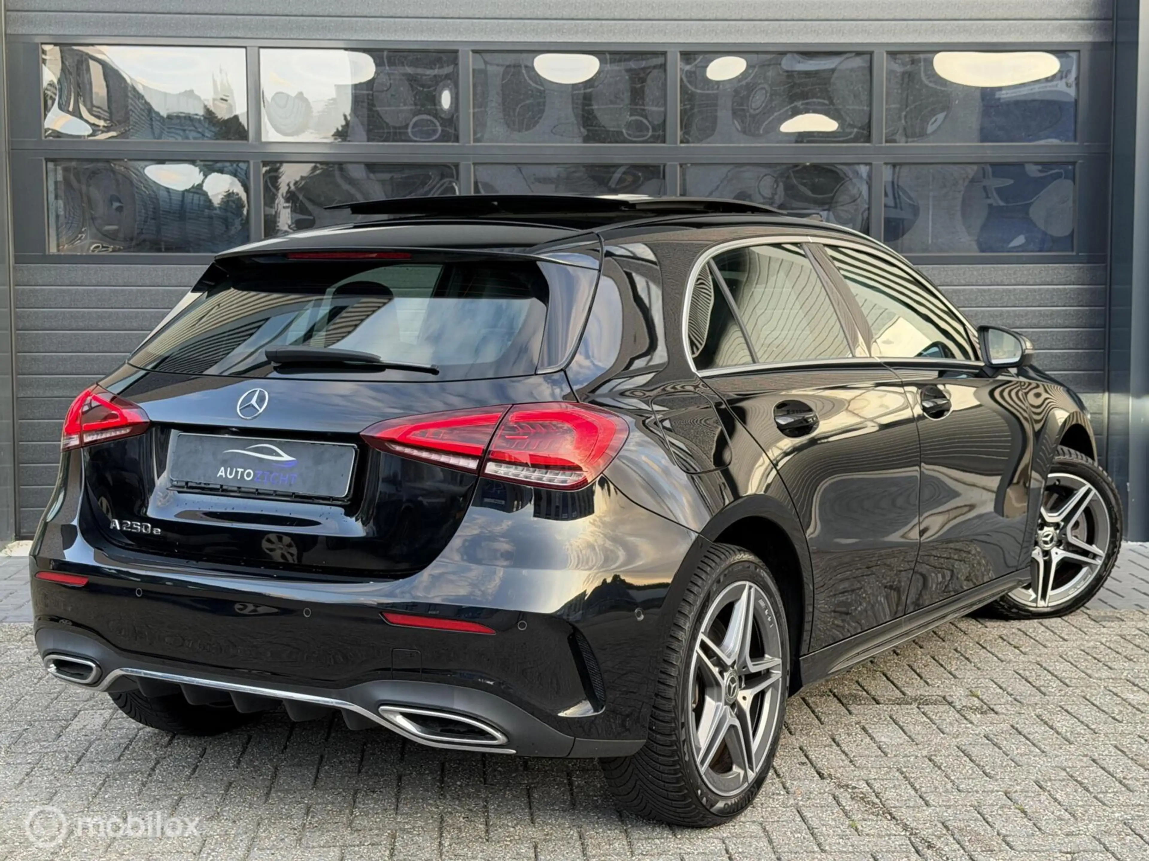Mercedes-Benz A 250 e Premium Plus | AMG | Pano | ACC |360 — photo 8