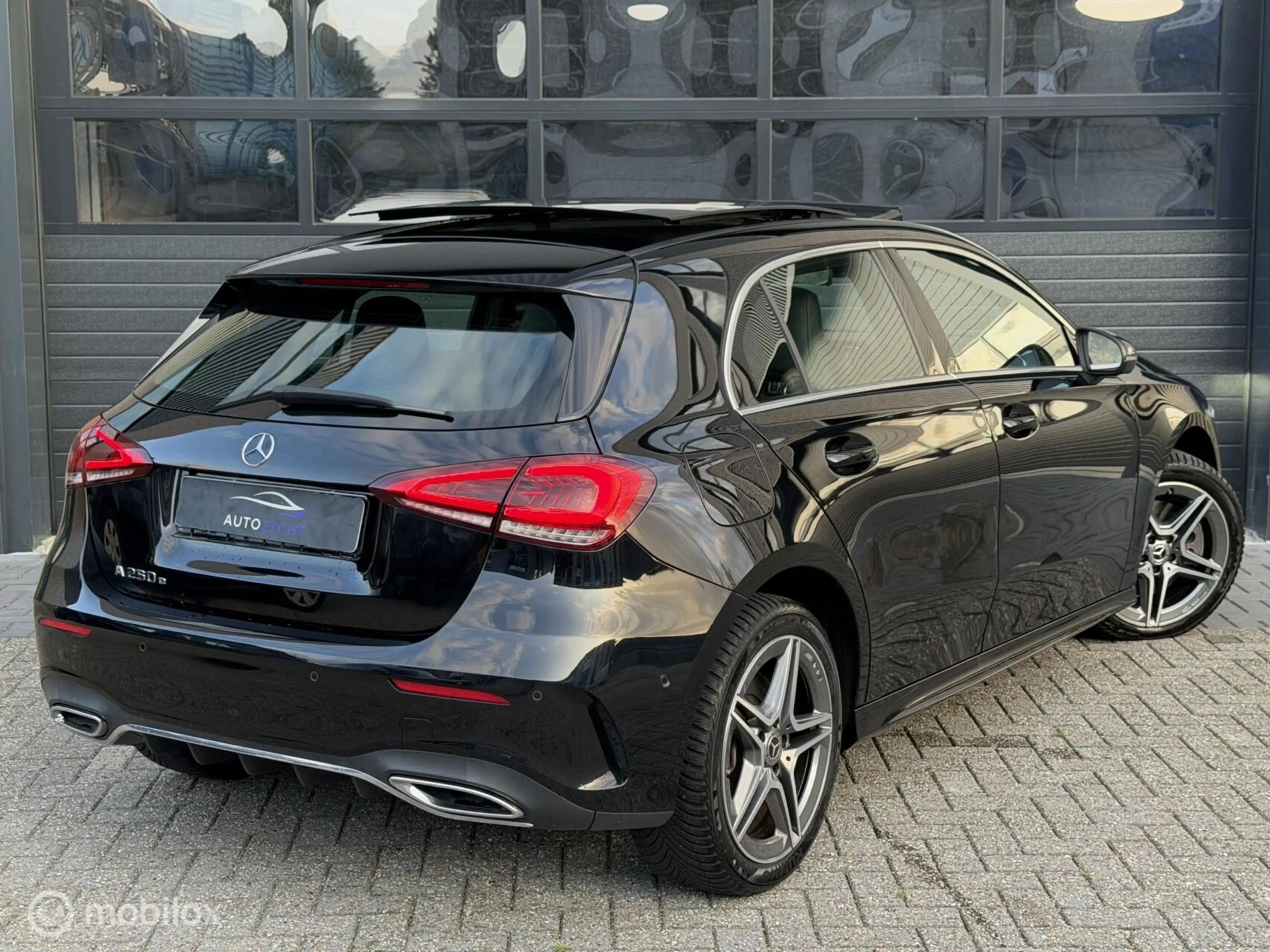 Mercedes-Benz A 250 e Premium Plus | AMG | Pano | ACC |360 — photo 6