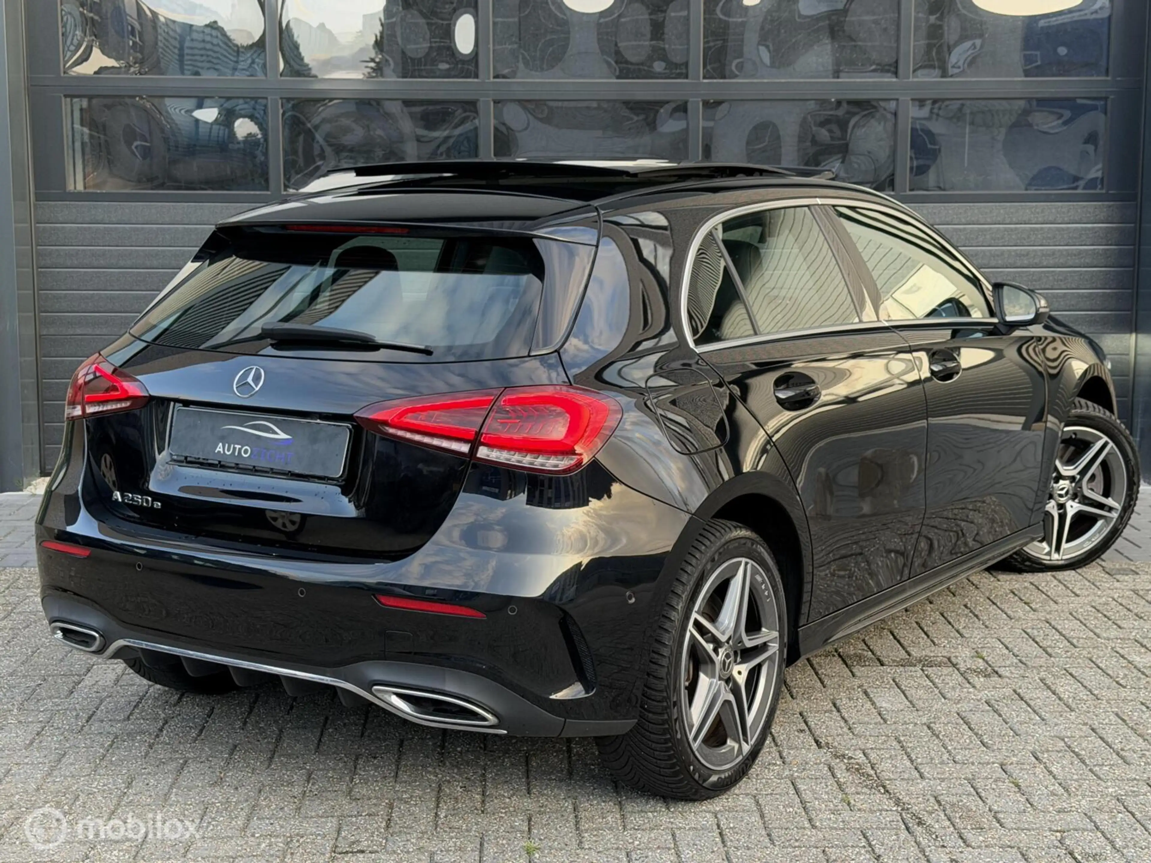 Mercedes-Benz A 250 e Premium Plus | AMG | Pano | ACC |360 — photo 7