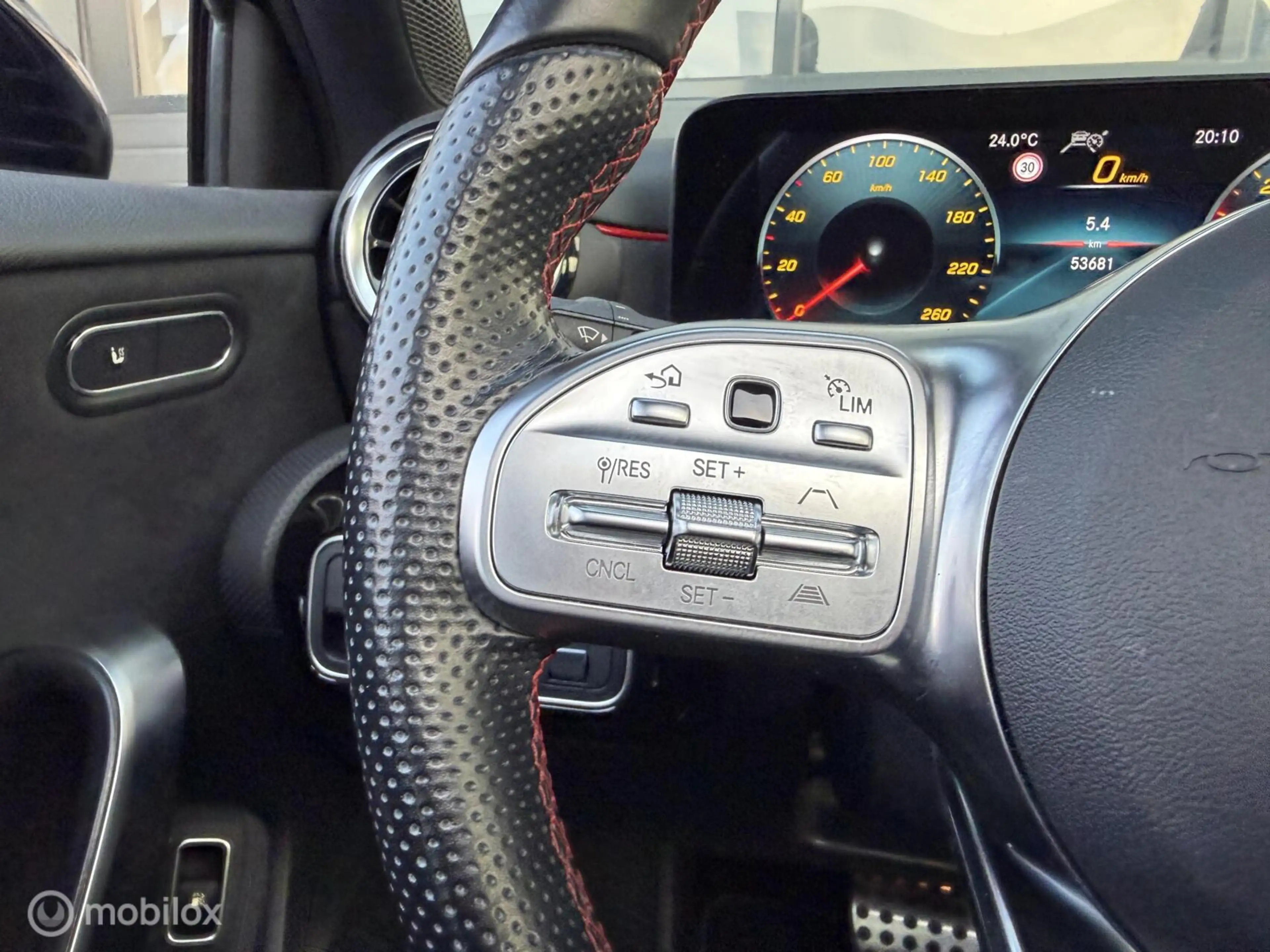 Mercedes-Benz A 250 e Premium Plus | AMG | Pano | ACC |360 — photo 22