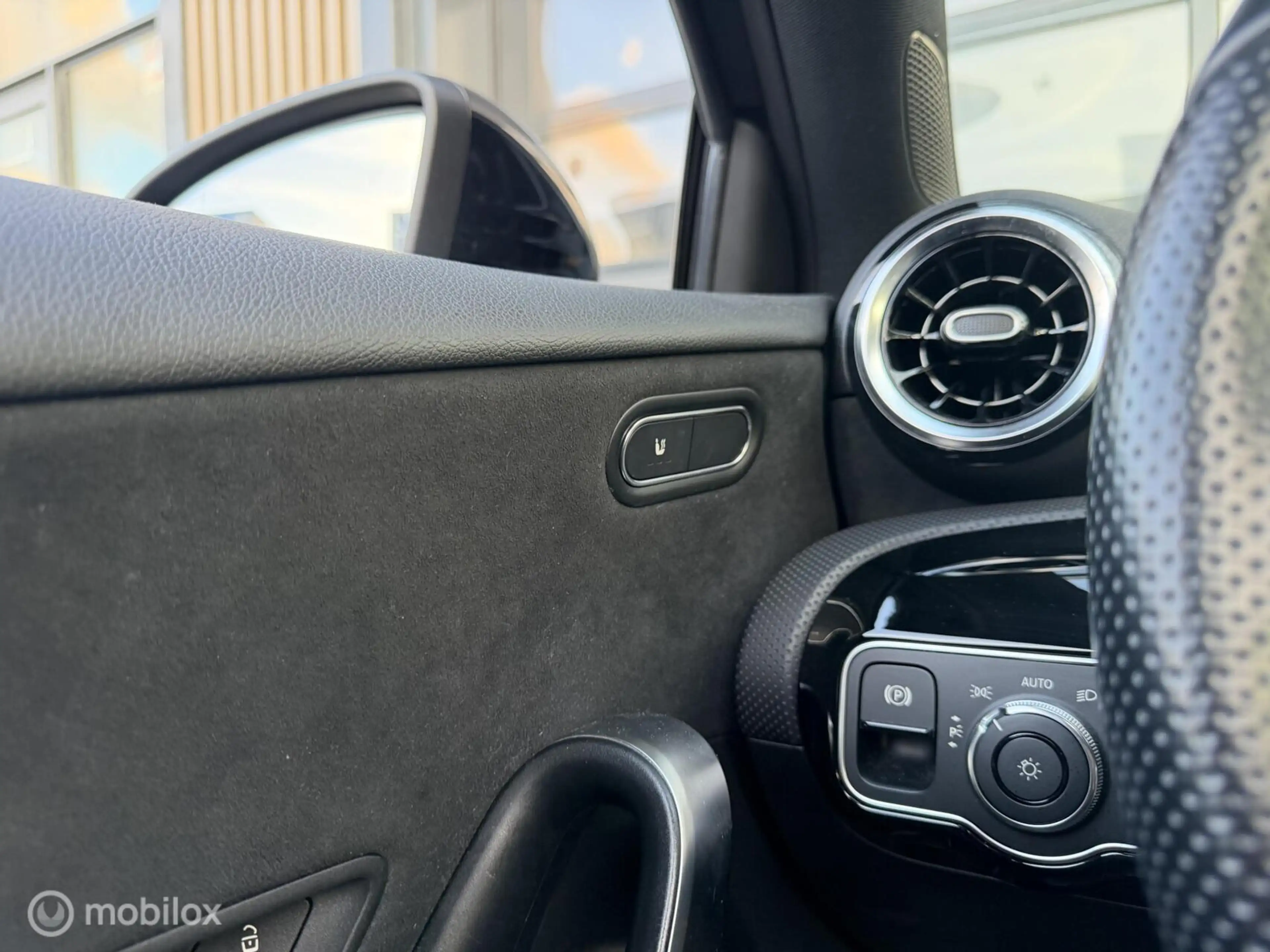 Mercedes-Benz A 250 e Premium Plus | AMG | Pano | ACC |360 — photo 23