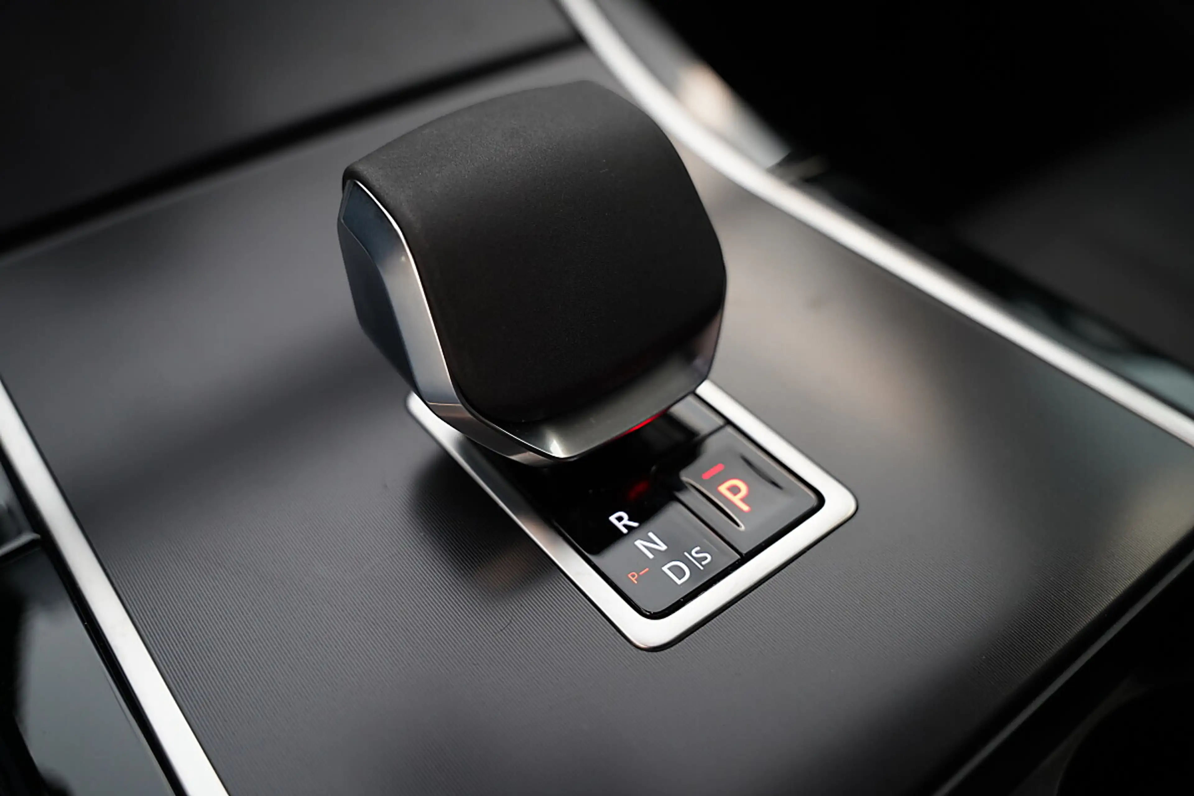 Land Rover Range Rover Evoque Dynamic SE P270e — photo 10