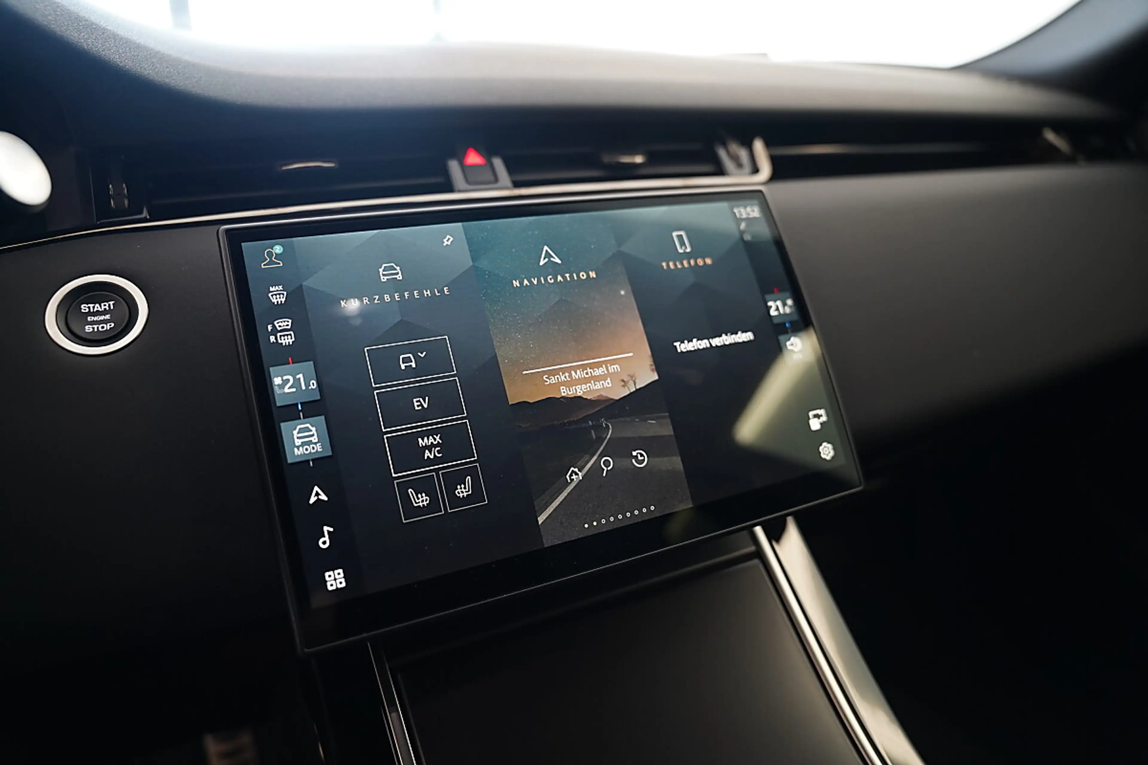 Land Rover Range Rover Evoque Dynamic SE P270e — photo 12
