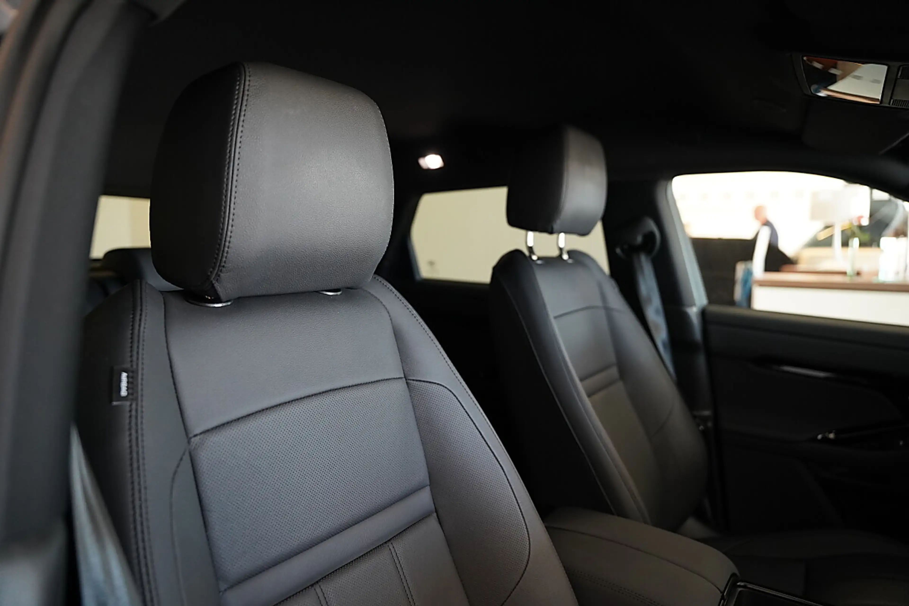 Land Rover Range Rover Evoque Dynamic SE P270e — photo 5