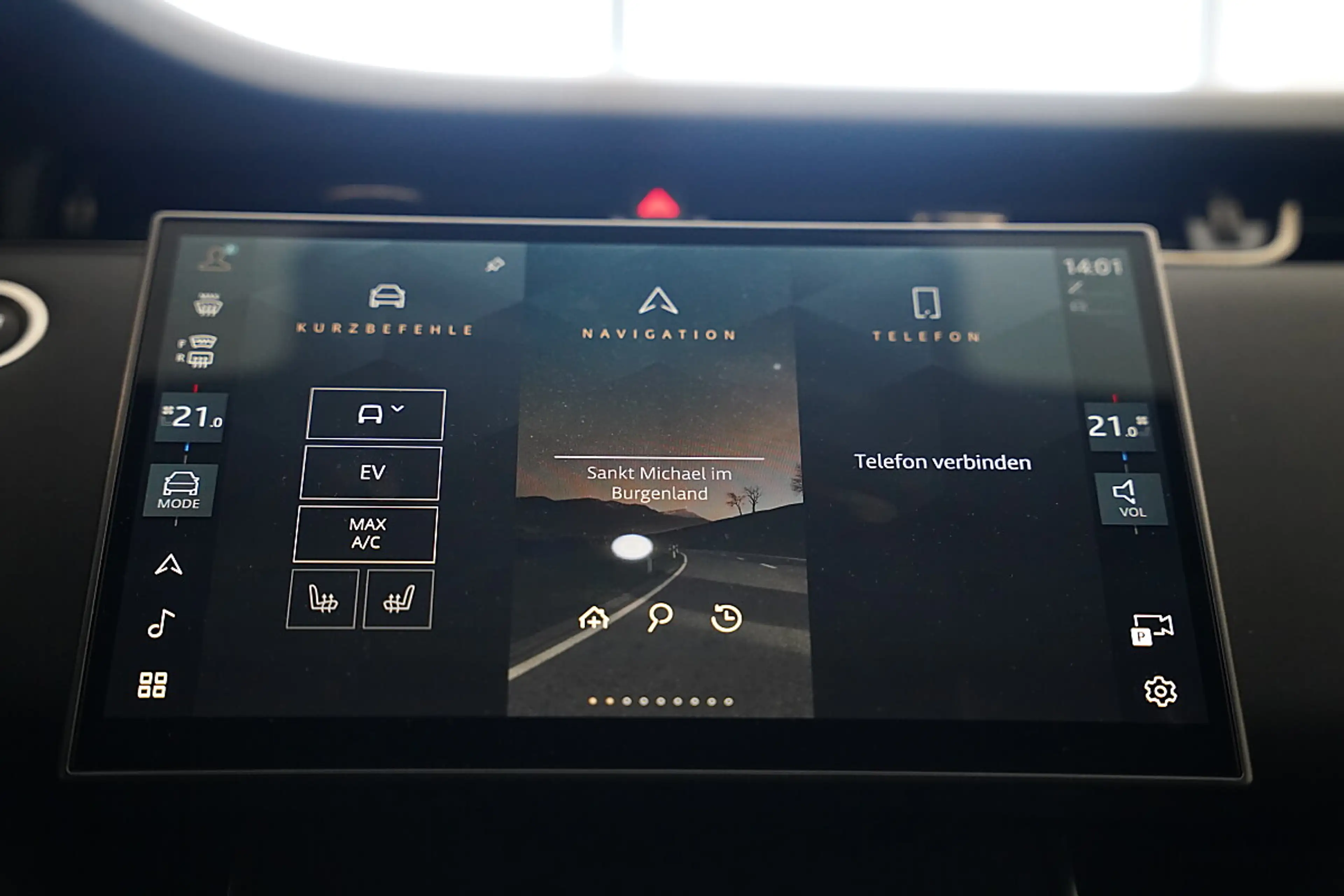 Land Rover Range Rover Evoque Dynamic SE P270e — photo 9