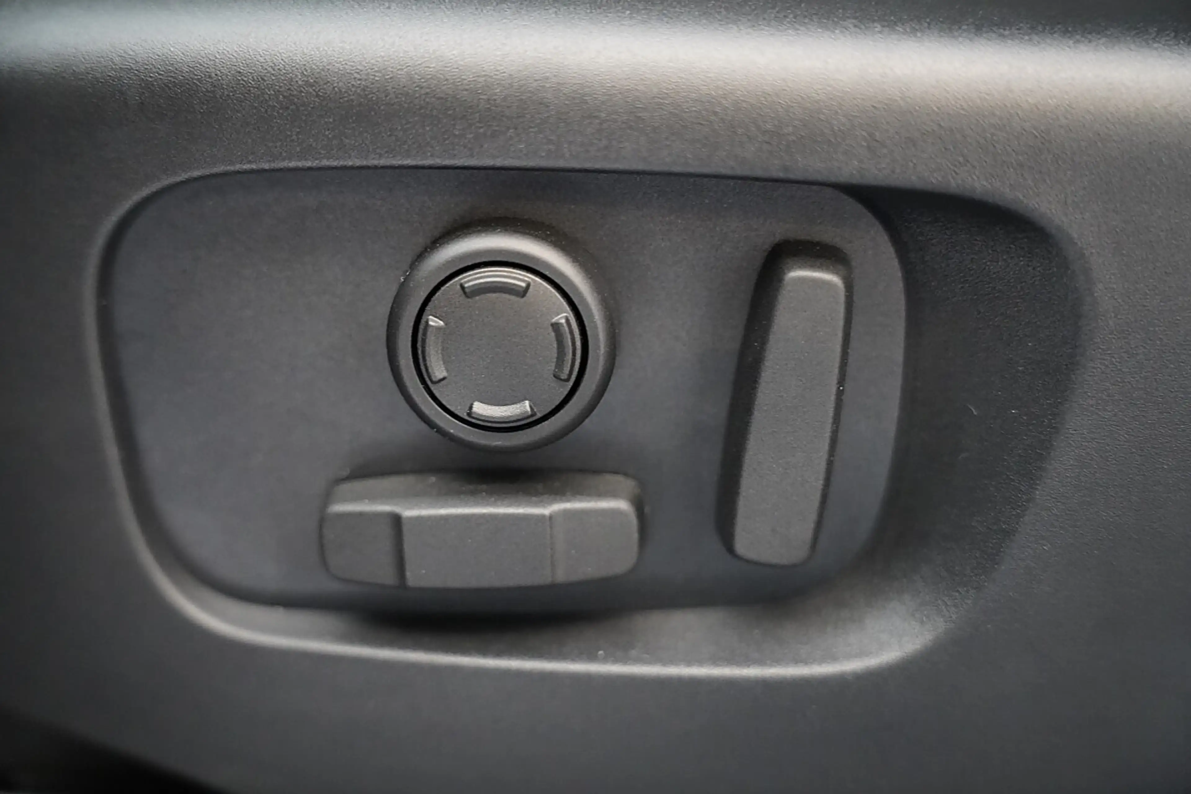 Land Rover Range Rover Evoque Dynamic SE P270e — photo 4