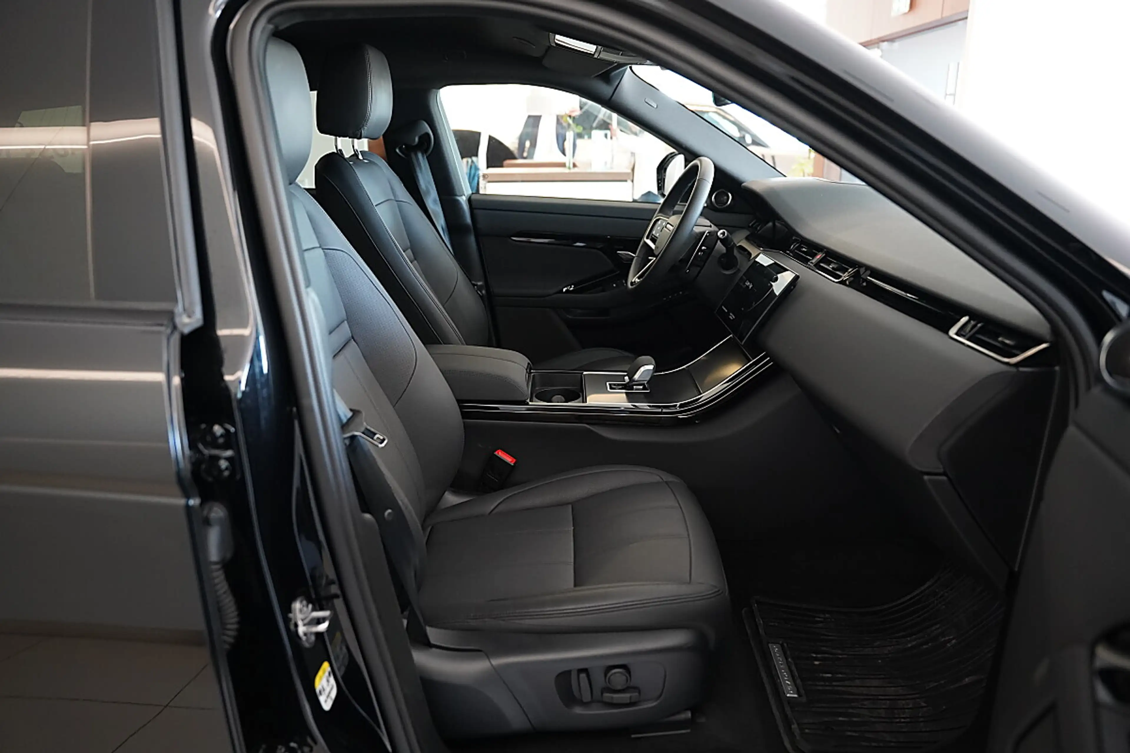 Land Rover Range Rover Evoque Dynamic SE P270e — photo 3