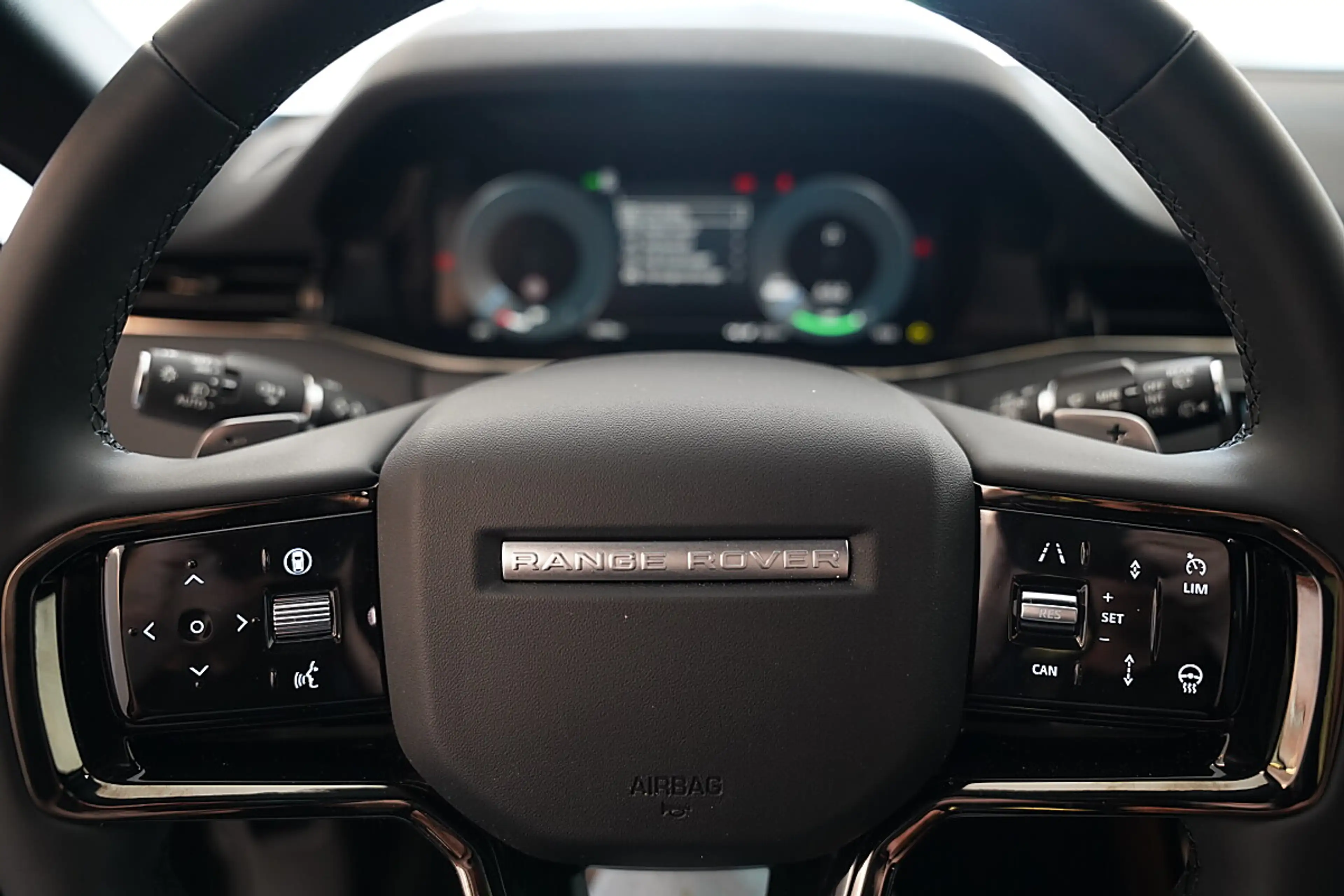 Land Rover Range Rover Evoque Dynamic SE P270e — photo 14