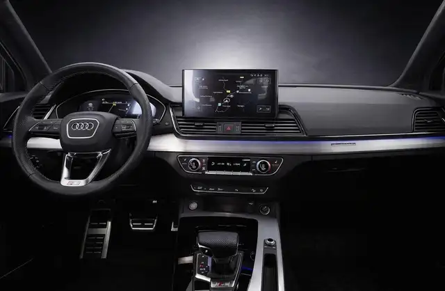 Audi SQ5 view 11