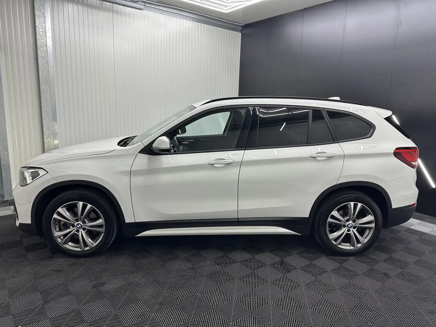 BMW X1 xDrive 20 d Sport Line Weiß - 2