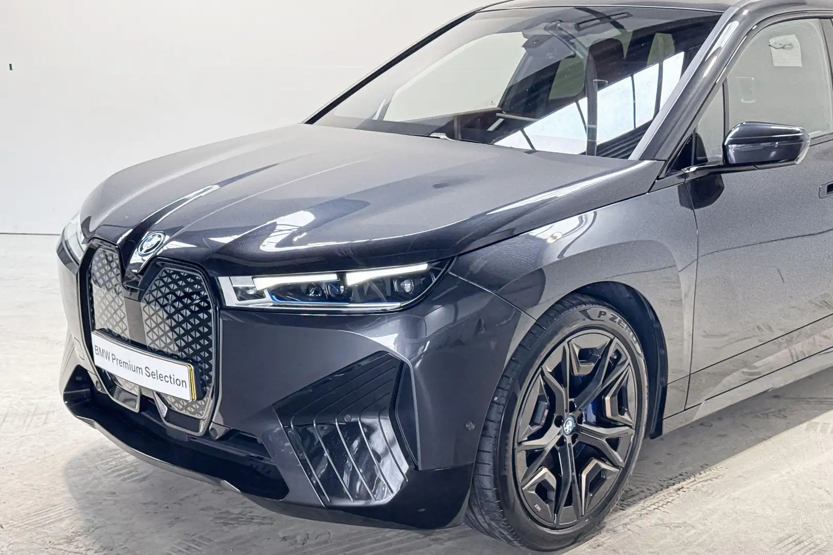 BMW iX xDrive50 High Executive Sportpakket Grijs - 2