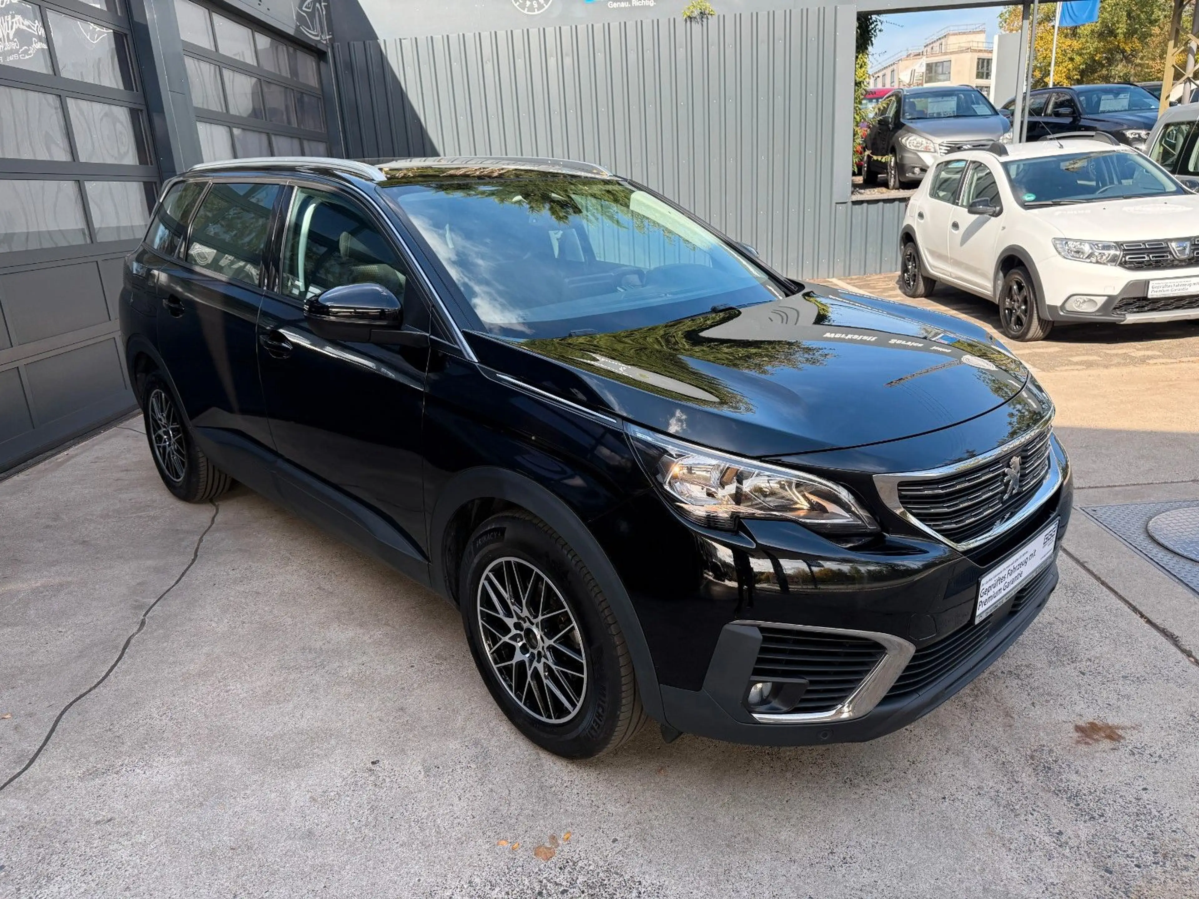 Peugeot 5008 Active 7 SITZE !! NEUER MOTOR !! GARANTIE — photo 8